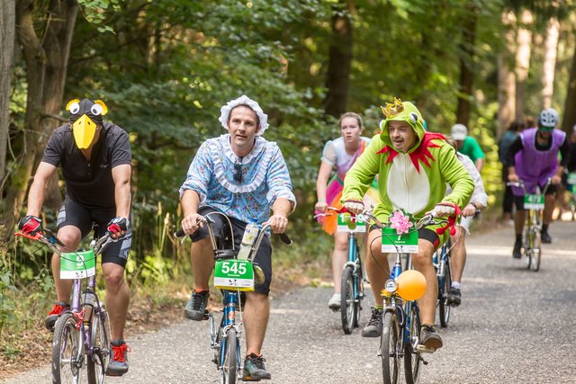 Bunte Truppe... | Foto: Roland Kohls