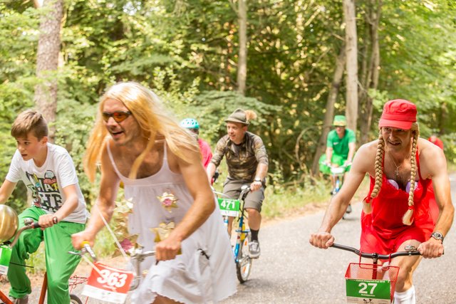 Bunte Truppe... | Foto: Roland Kohls