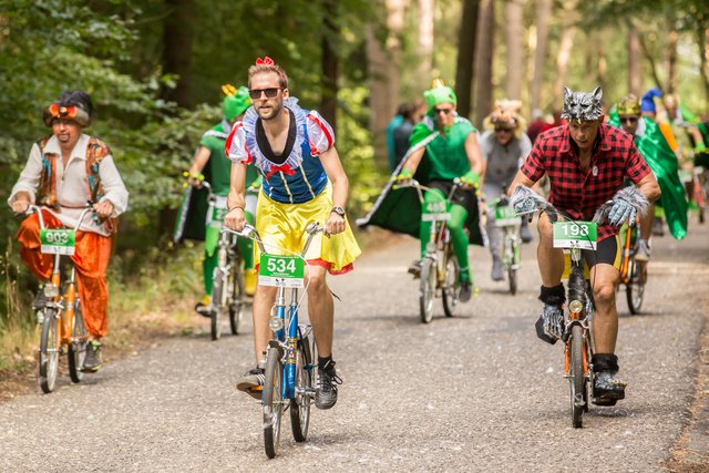Bunte Truppe... | Foto: Roland Kohls