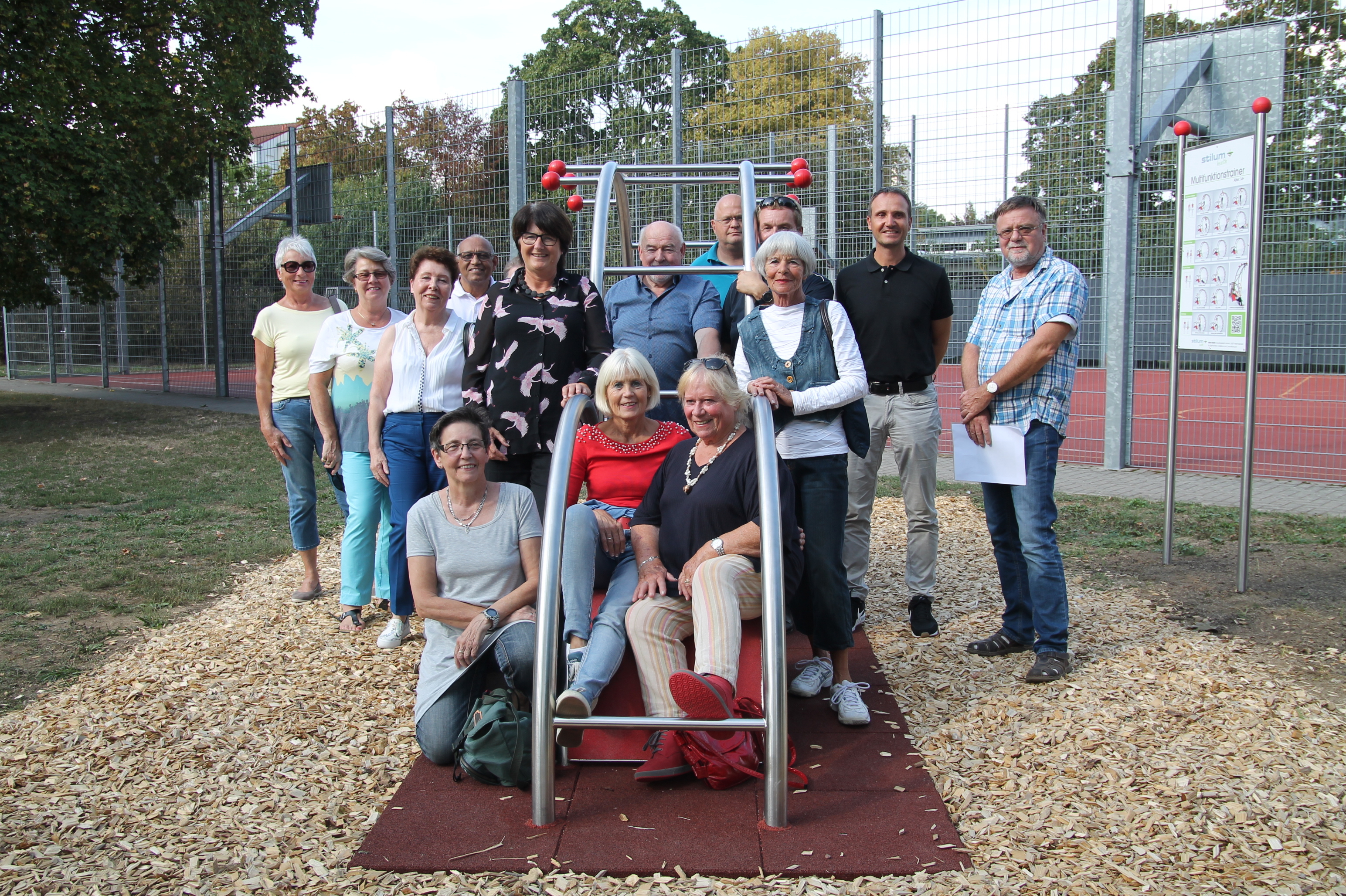 Seniorenrat, KAS und Stadt freuen sich gemeinsam über die Aufwertung des Grünstreifens in der Bruchsaler Südstadt