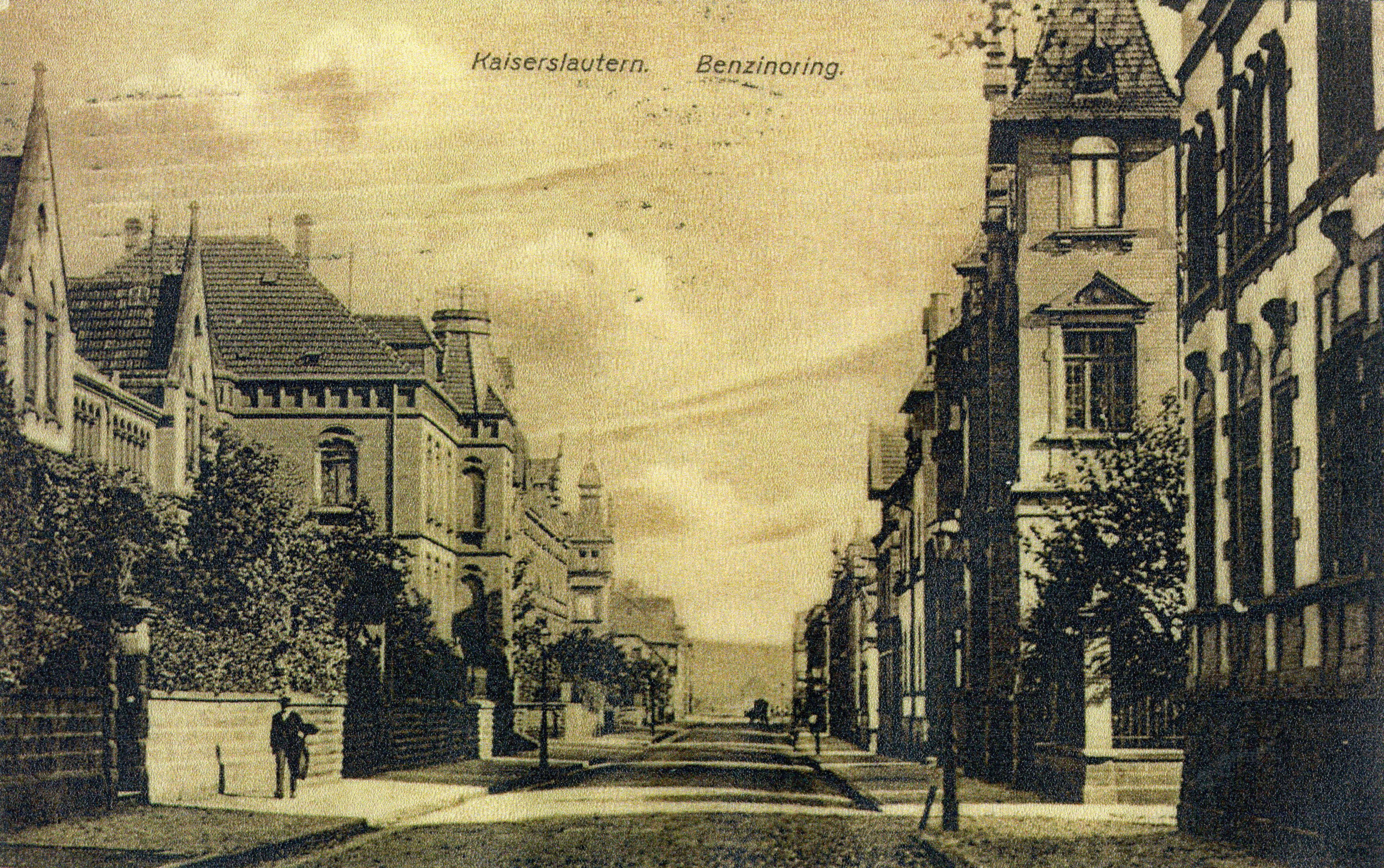 Im Straßenbild fällt der zweigeschossige Backsteinbau sofort ins Auge: Gründerzeitvilla des Instituts aufgenommen im Jahr 1913