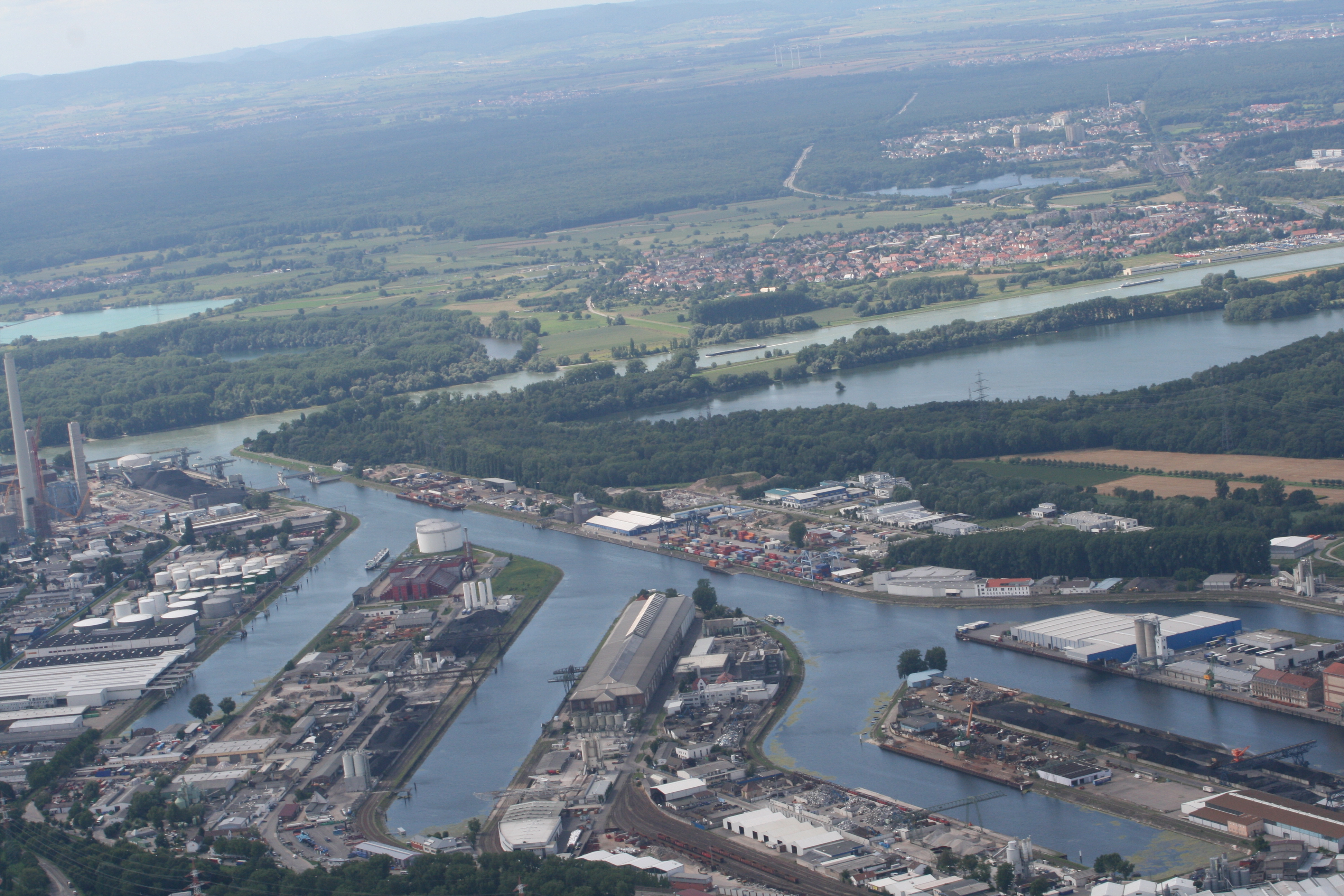 Blick auf den Rheinhafen in Karlsruhe