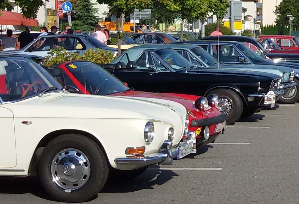 Old- und Youngtimer bis Baujahr 1998 sind am Sonntag auf dem Parkplatz von Dehner und Kaufland zu sehen.