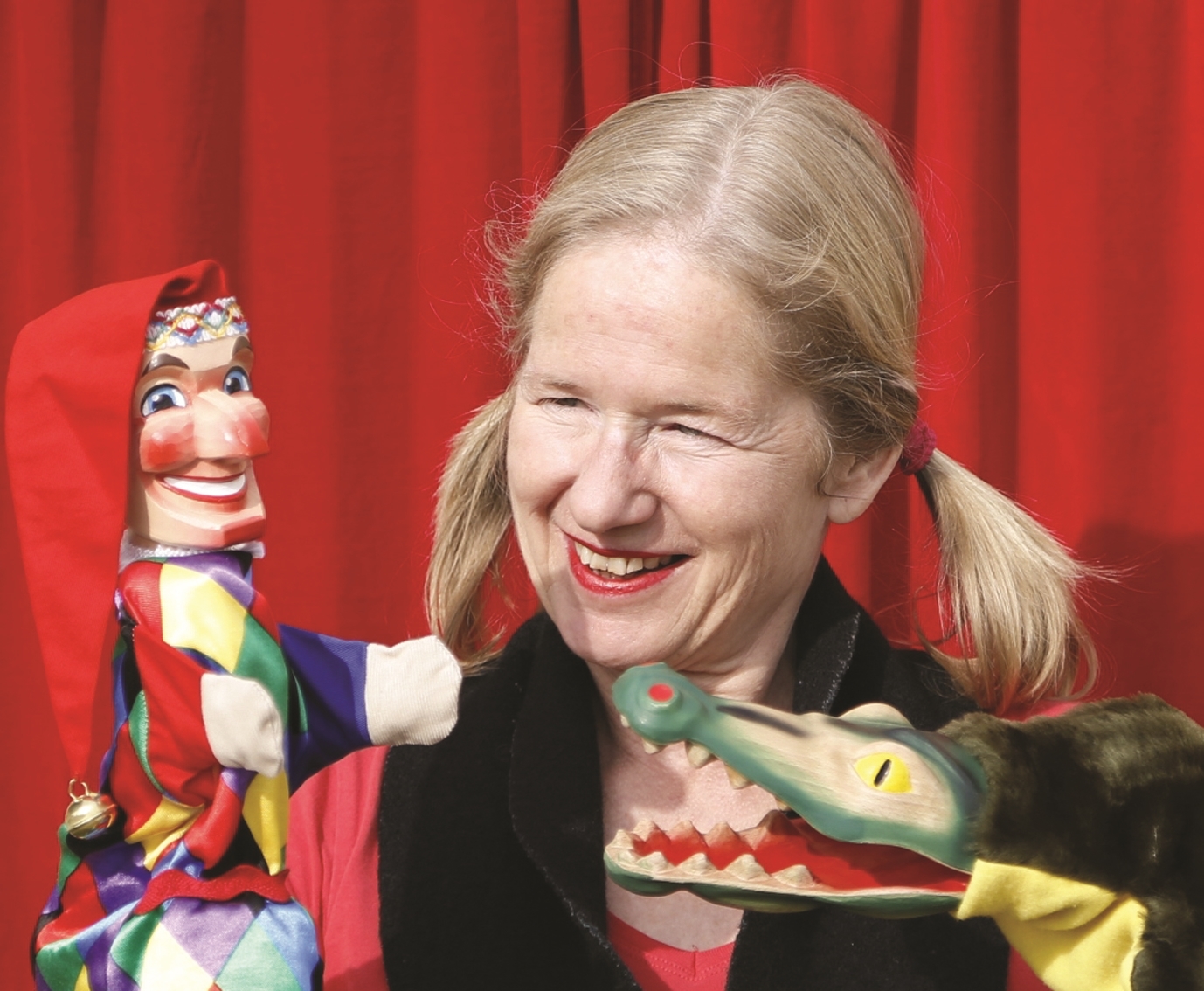 Andrea Miller mit Kasper und Krokodil.