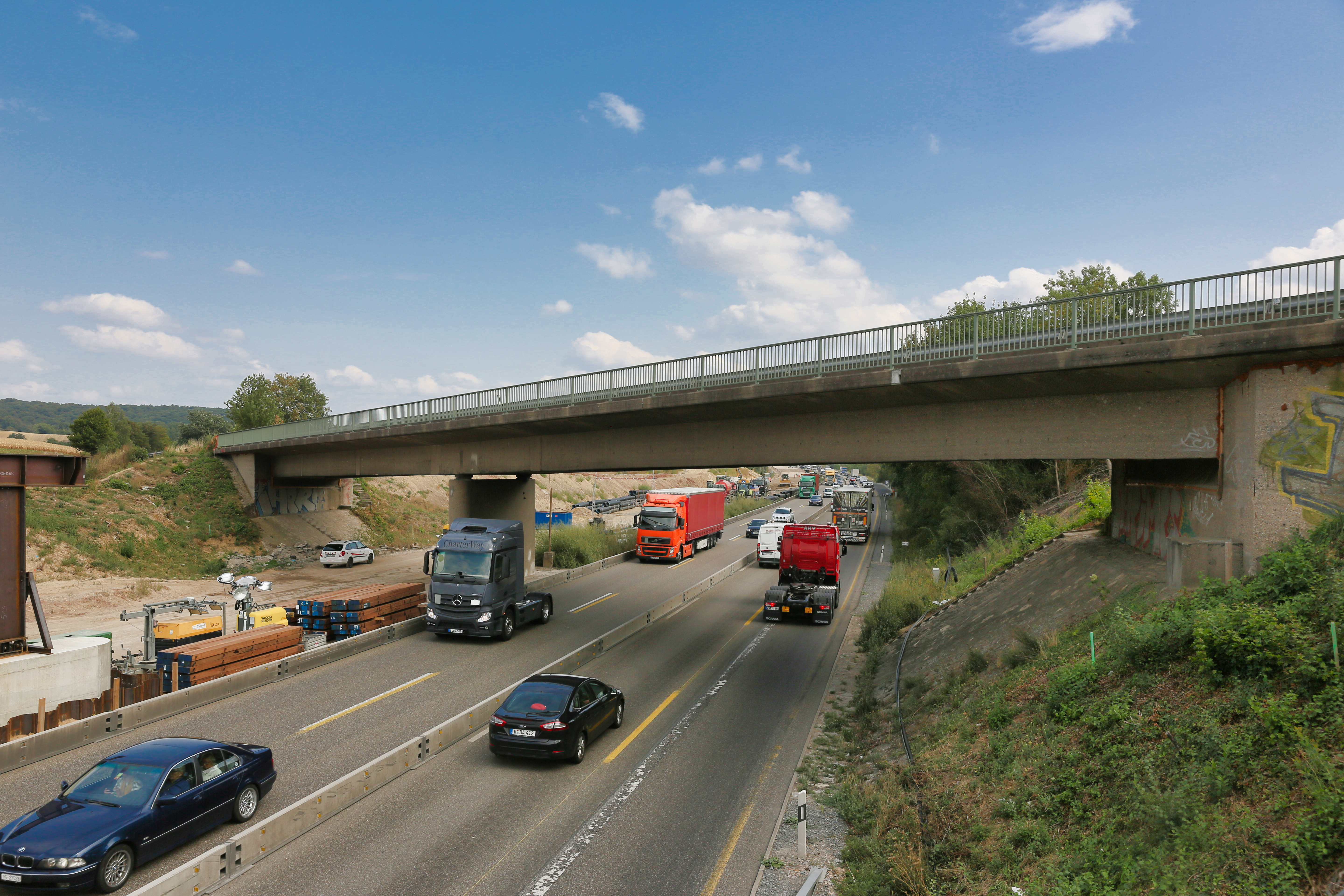 Die Brücke über die Autobahn zwischen Sinsheim und Wiesloch/Rauenberg wird erneuert und deshalb abgebrochen. Dazu ist eine Vollsperrung der A6 am 15. und 16. September erforderlich.