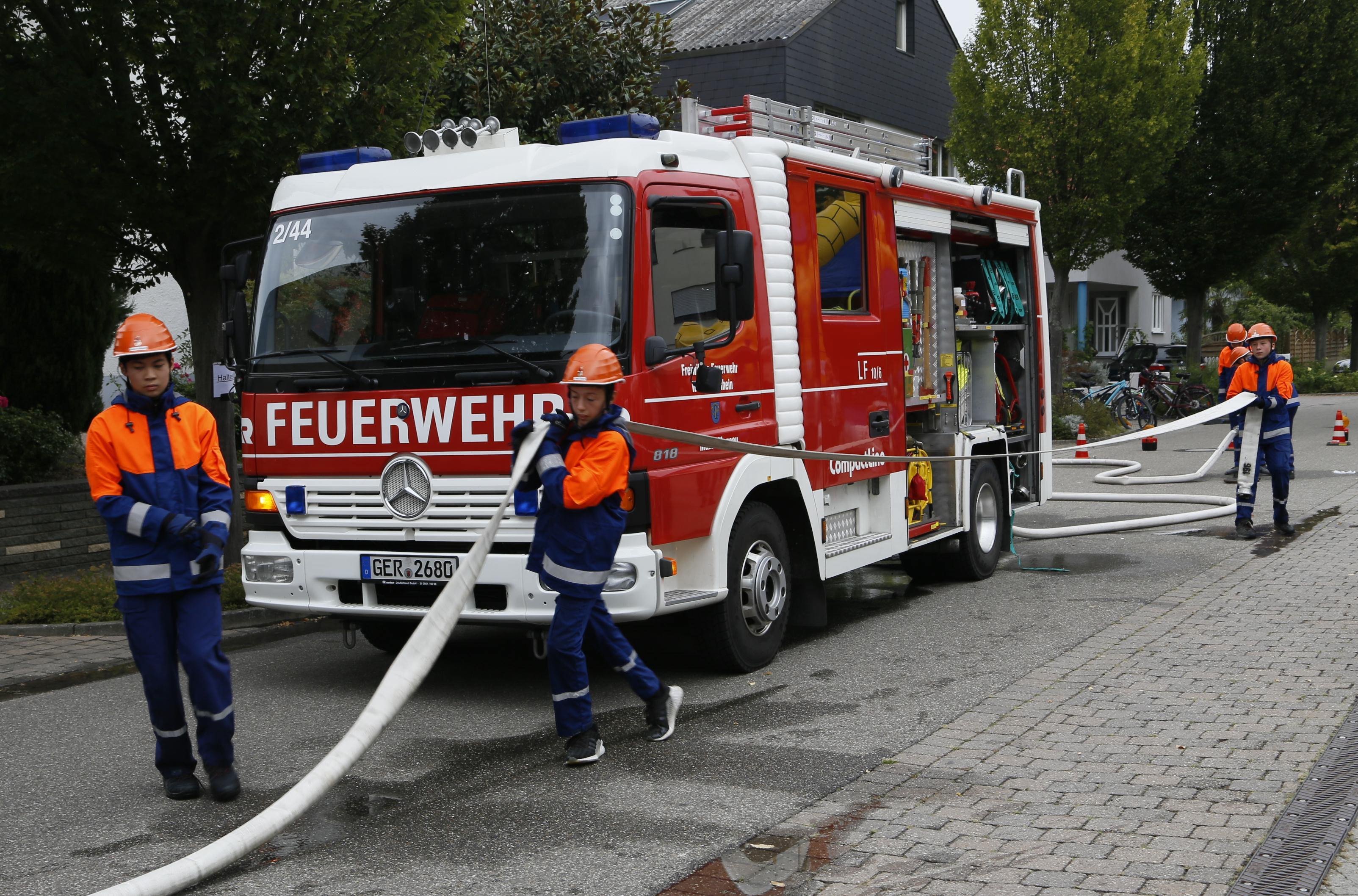 Jugendfeuerwehr Maximiliansau bei der Übung am Sonntag. Foto: hb