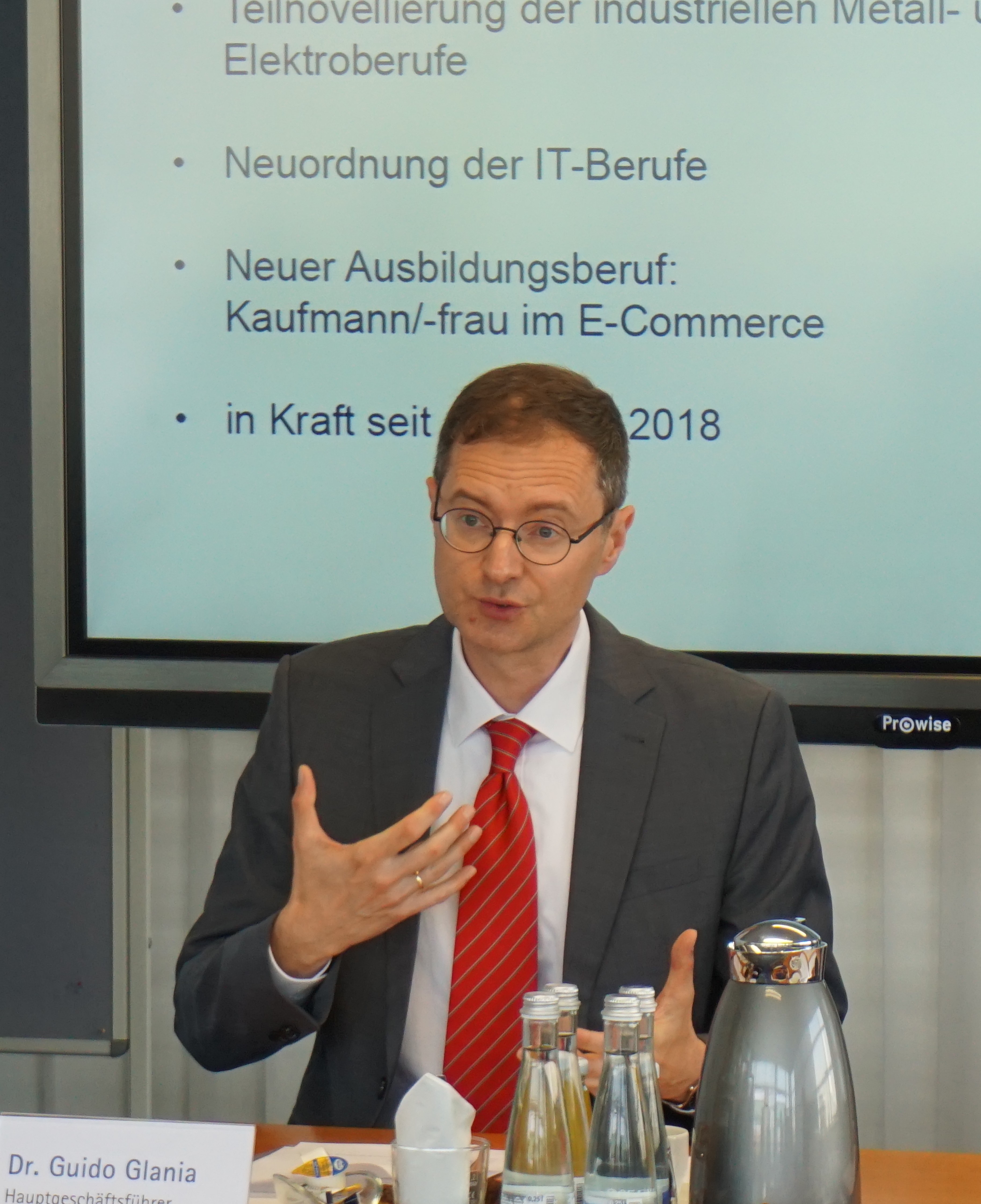 Guido Glania referiert zum Ausbildungsbeginn 2018