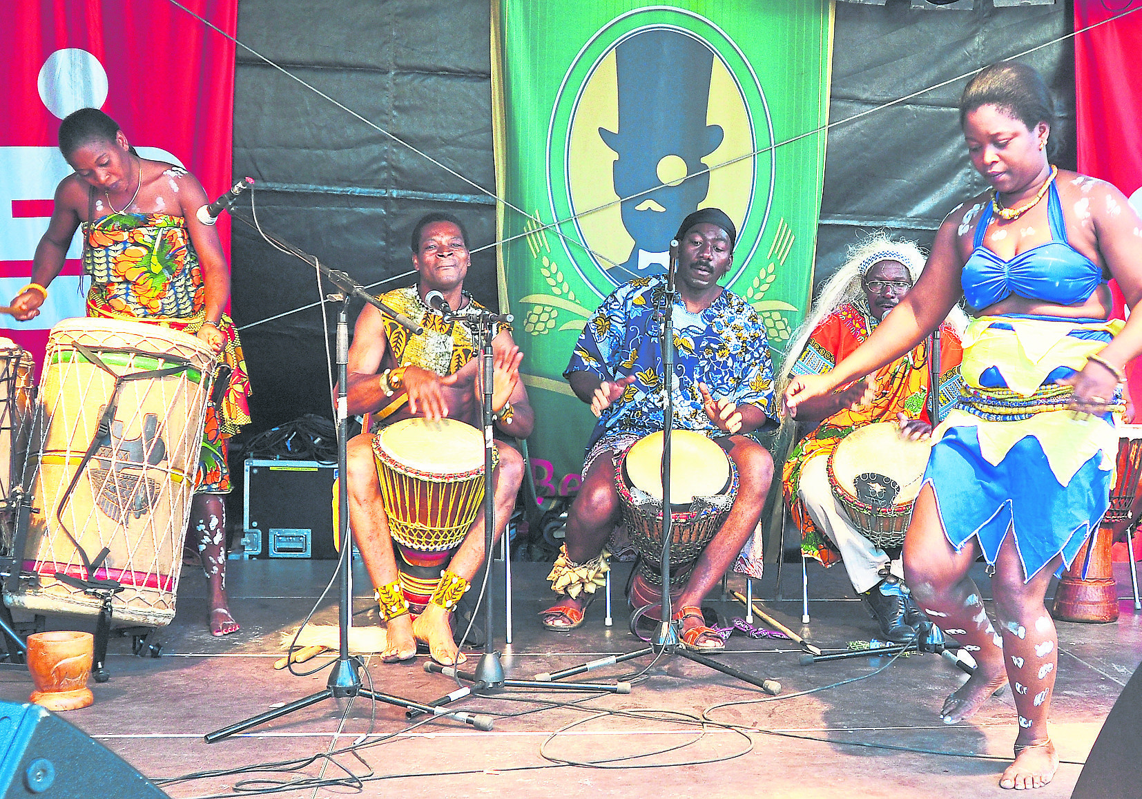Am Sonntag, 9. September, um 15.30 Uhr, begeistern Mayi Africa das Publikum. Beim Festival der Kulturen wird Hubert Gadejisso mit seiner Trommelgruppe für Stimmung sorgen. Seine bunte Musikgruppe besteht aus sieben Musikern aus unterschiedlichen afrikanischen Ländern wie Ruanda, Kamerun und dem Senegal. Foto: ps