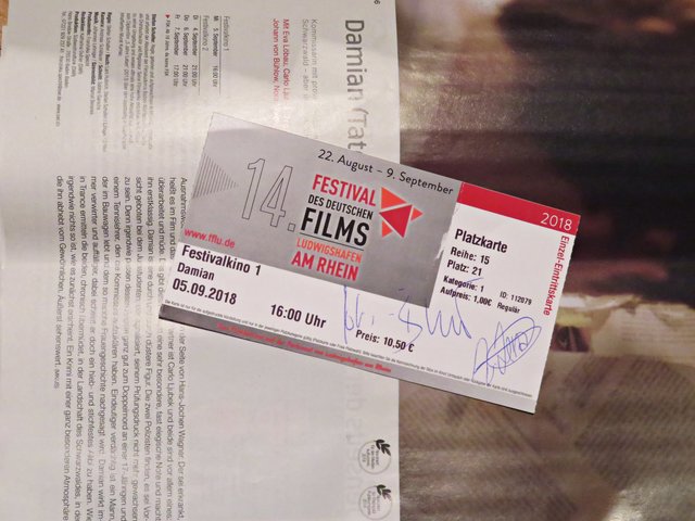 Mitbringsel vom Filmfestival: 2 Autogramme | Foto: Brigitte Melder