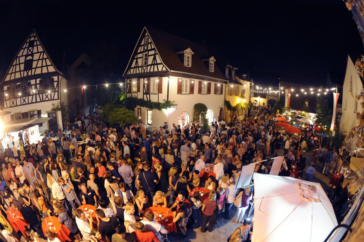 Im Herzen von Speyer wird das traditionelle Altstadtfest gefeiert.