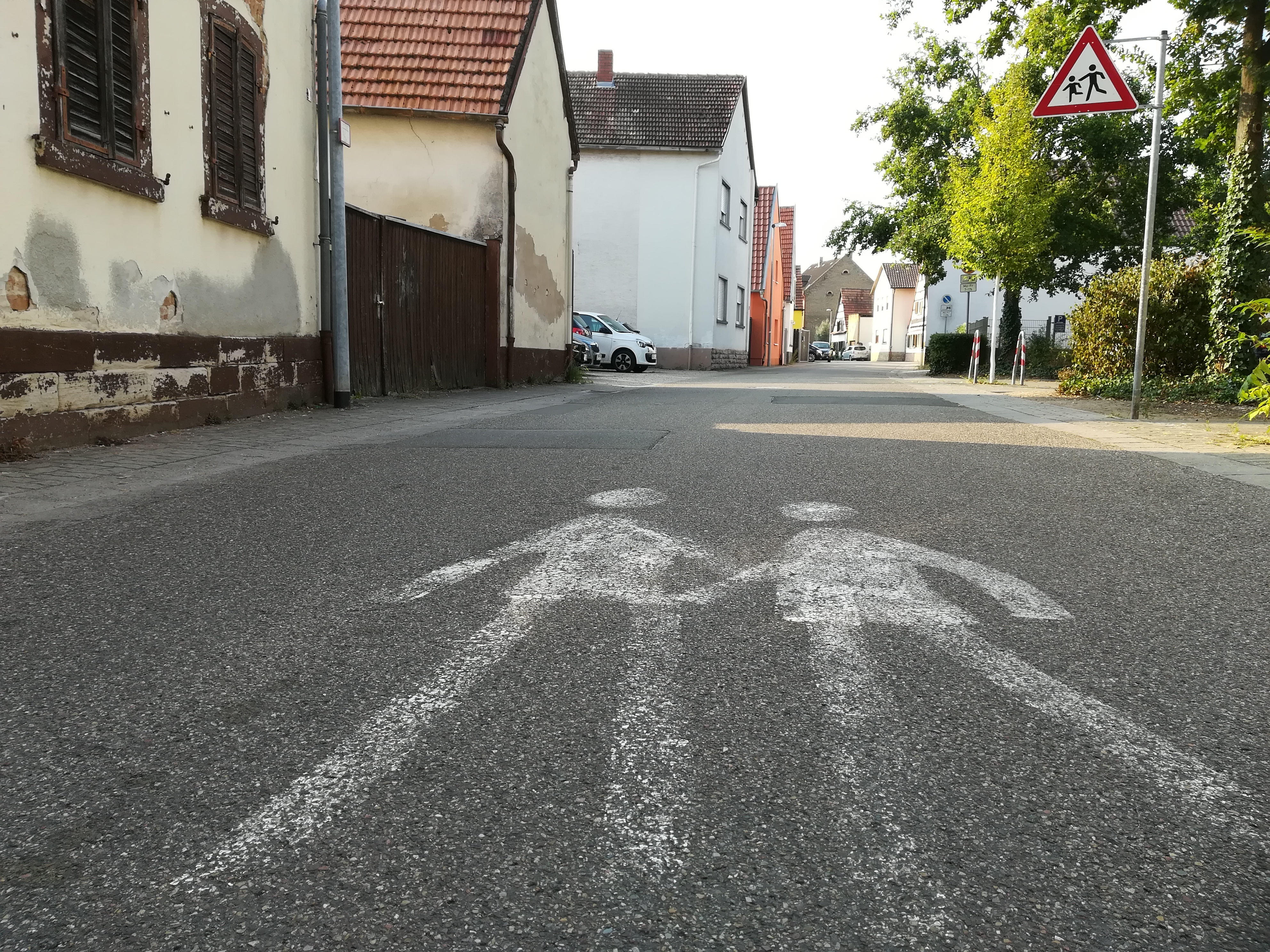 Erhöhte Aufmerksamkeit, statt erhöhte Geschwindigkeit – so könnte das Motto der Freiwilligentagaktion rund um die Kita Kinderburg lauten.