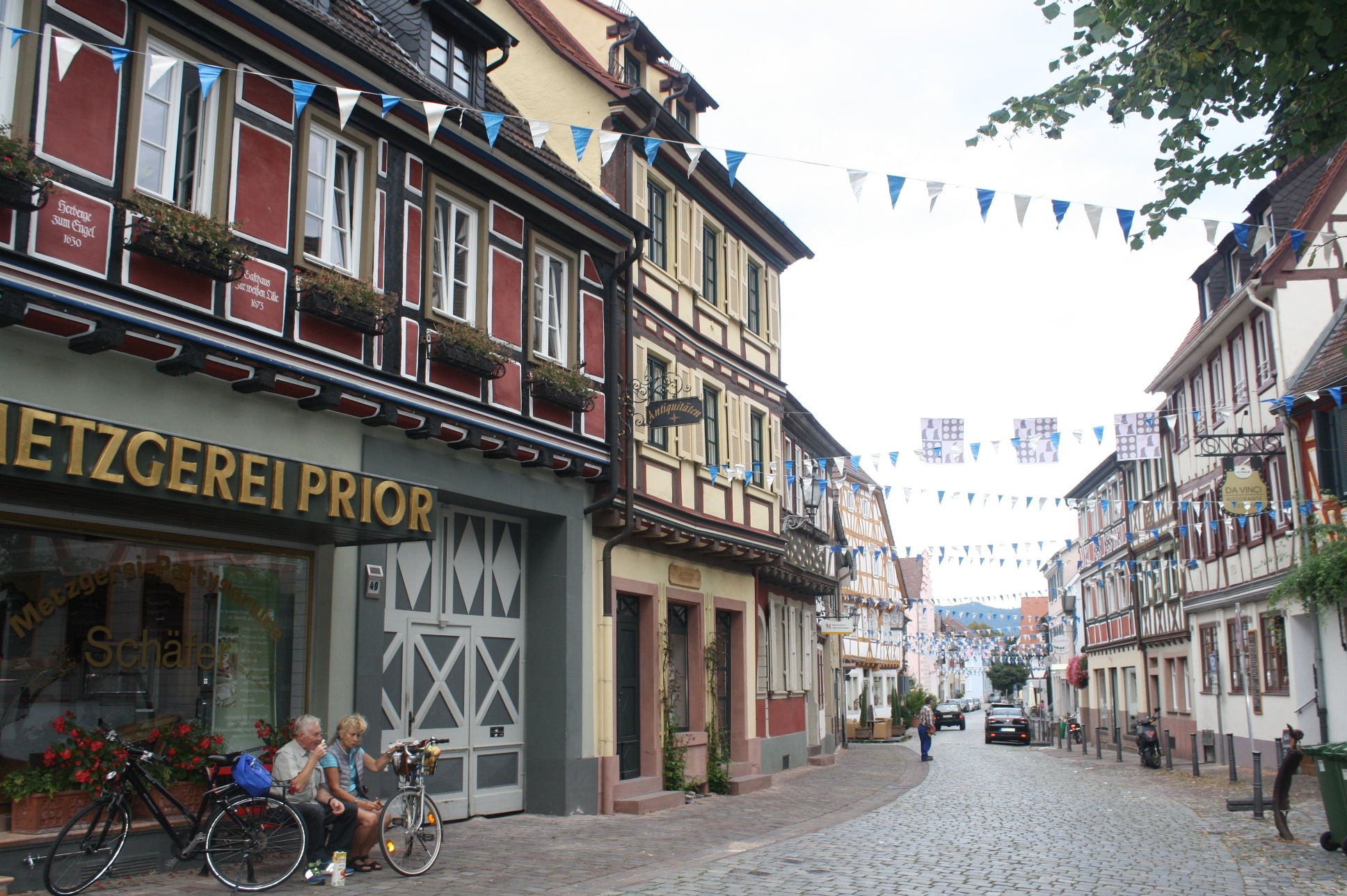 Ladenburg ist gerüstet fürs Altstadtfest. Foto: Schäfer