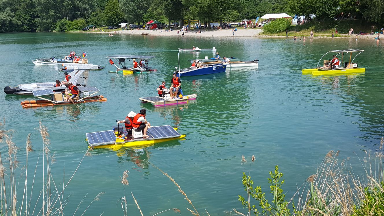 Bild „Boote der Teilnehmer“, (v li.) Realschule Plus Bad Dürkheim, Realschule Plus Edenkoben, Realschule Plus Pirmasens, Realschule Plus Speyer, Realschule Plus Kandel, Realschule Plus Lingenfeld, Realschule Plus Bad Bergzabern.