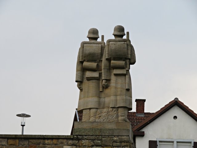 Kriegerdenkmal von hinten | Foto: Brigitte Melder