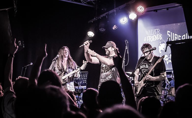 „Heavy Metal is back“ heißt die Botschaft von „Superior“, live zu erleben in der „Schwemme“. Foto: Jürgen Walzer/Superior