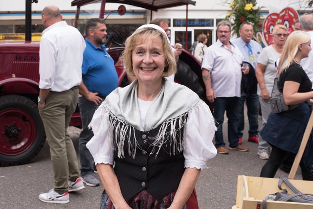Wurstmarkt, das ist viel gelebte Tradition. Hier ein Mitglied der Trachtengruppe aus Ungstein.  | Foto: Anne Sahler
