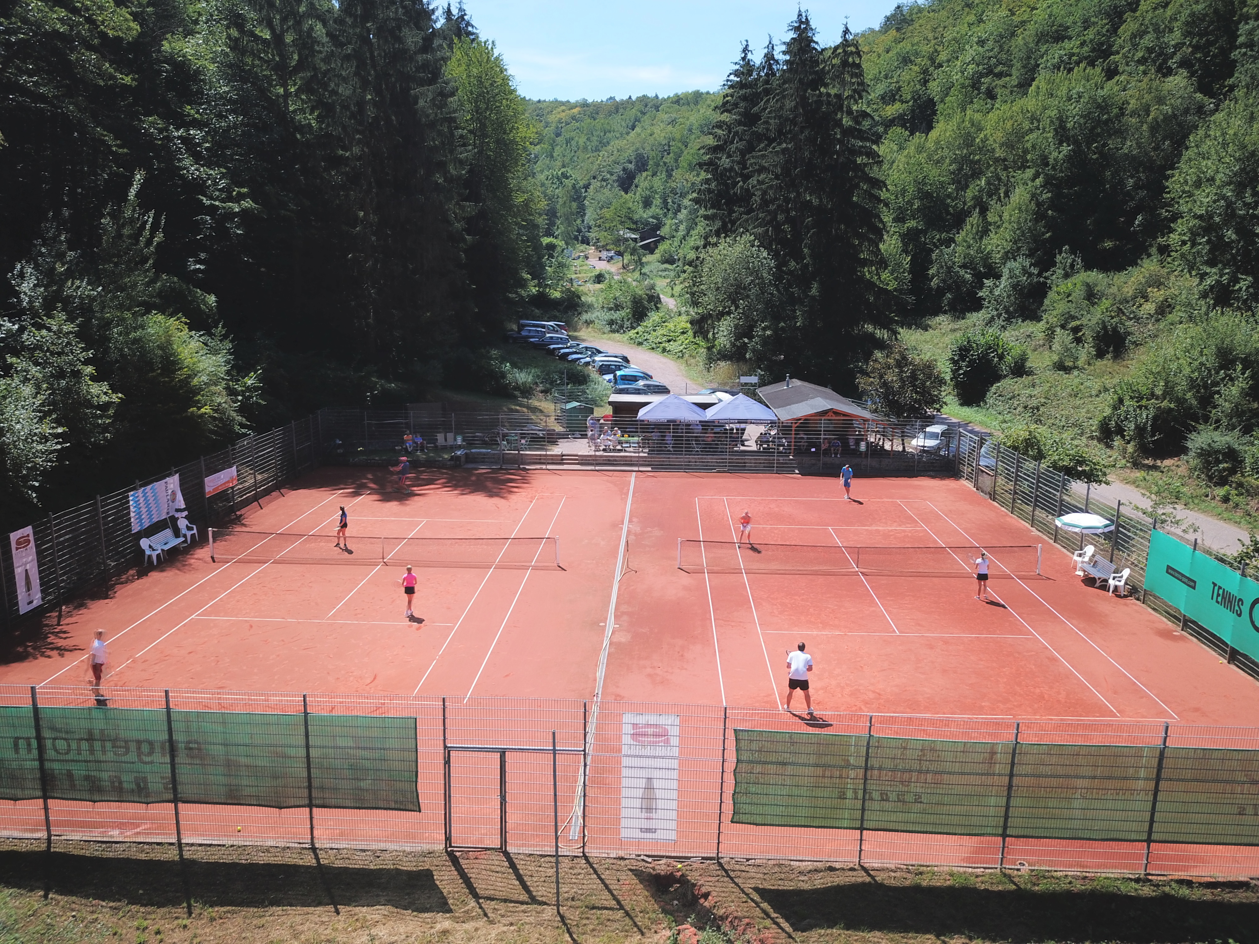 Die Tennisabteilung des TUS Waldhambach lädt zum kostenlosen Schnuppertaining ein. Foto: PS“