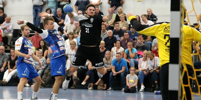 Jan Claussen erzielt vier seiner fünf Treffer vor der Pause.