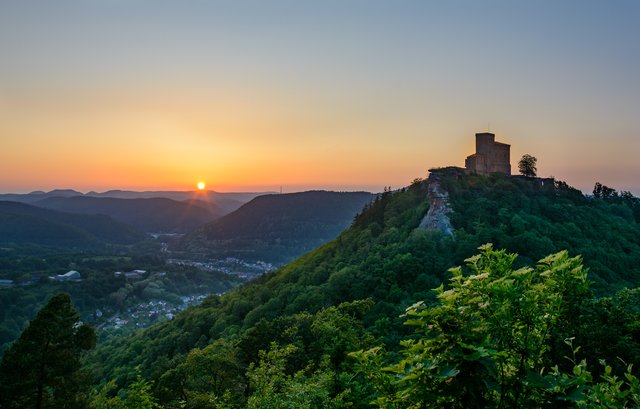 Sonnenuntergang an der Trifels