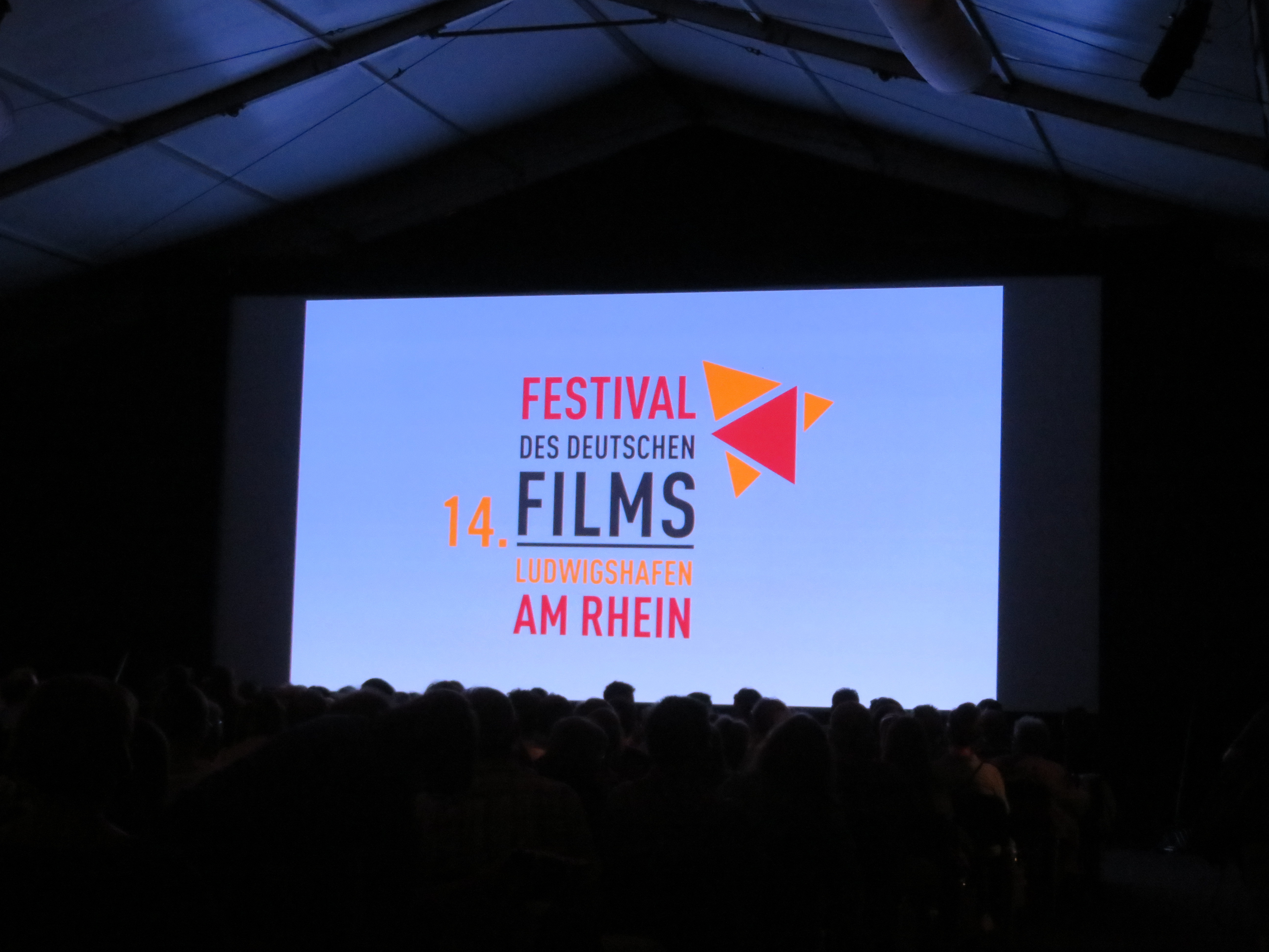 Letzter Tag, kein Schauspieler mehr vor Ort, nur noch die Leinwand