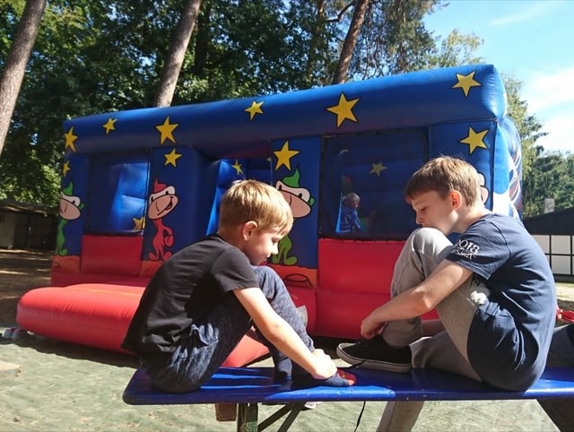 Auch auf der Hüpfburg konnten die Teilnehmer sich austoben | Foto: ps