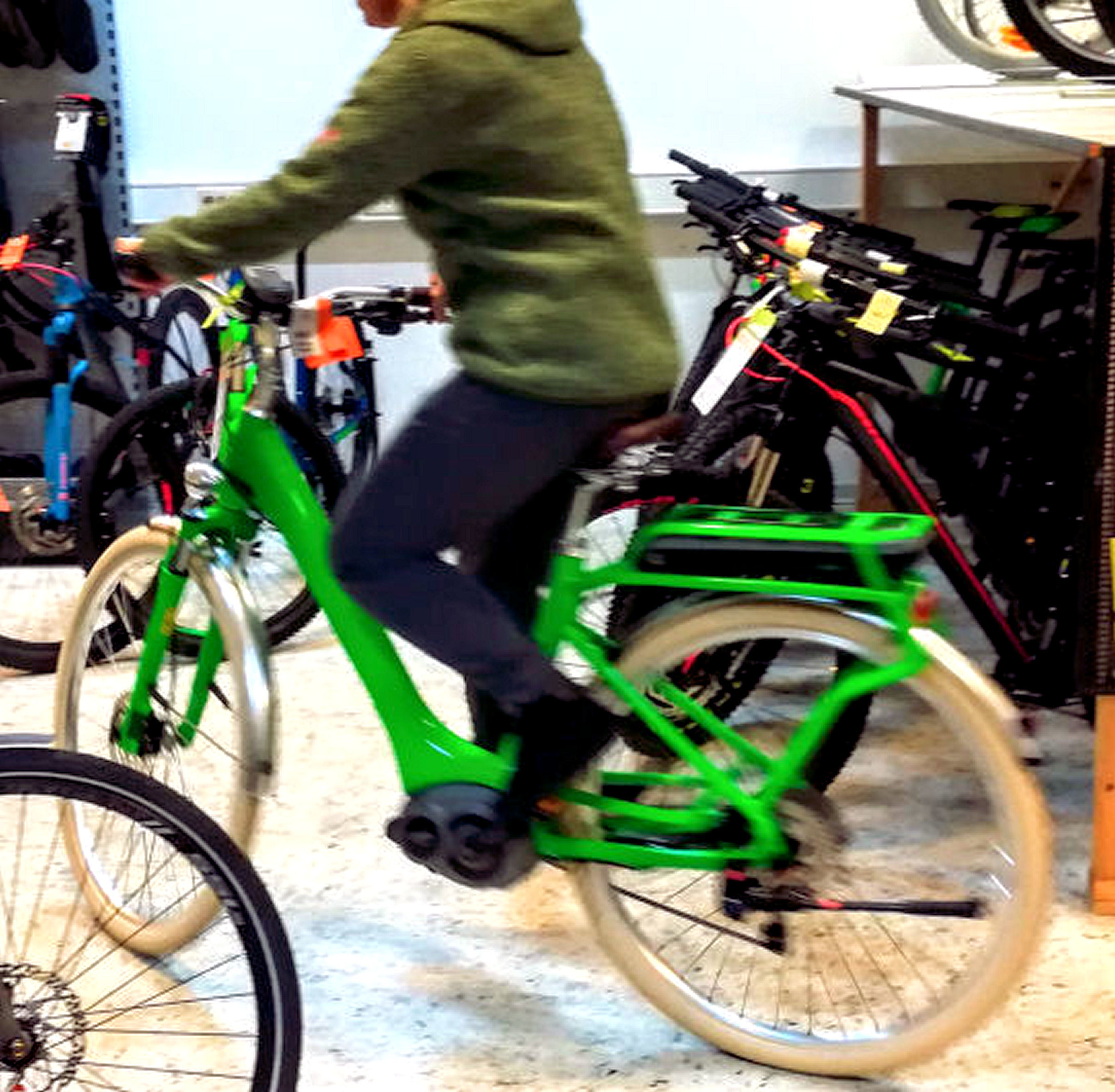 Dieses E-Bike wurde vor ein paar Tagen in der Kerststraße gestohlen. Wer hat es in der Zwischenzeit gesehen und kann Hinweise auf den Täter, den aktuellen Nutzer oder den jetzigen Standort des Pedelecs geben?