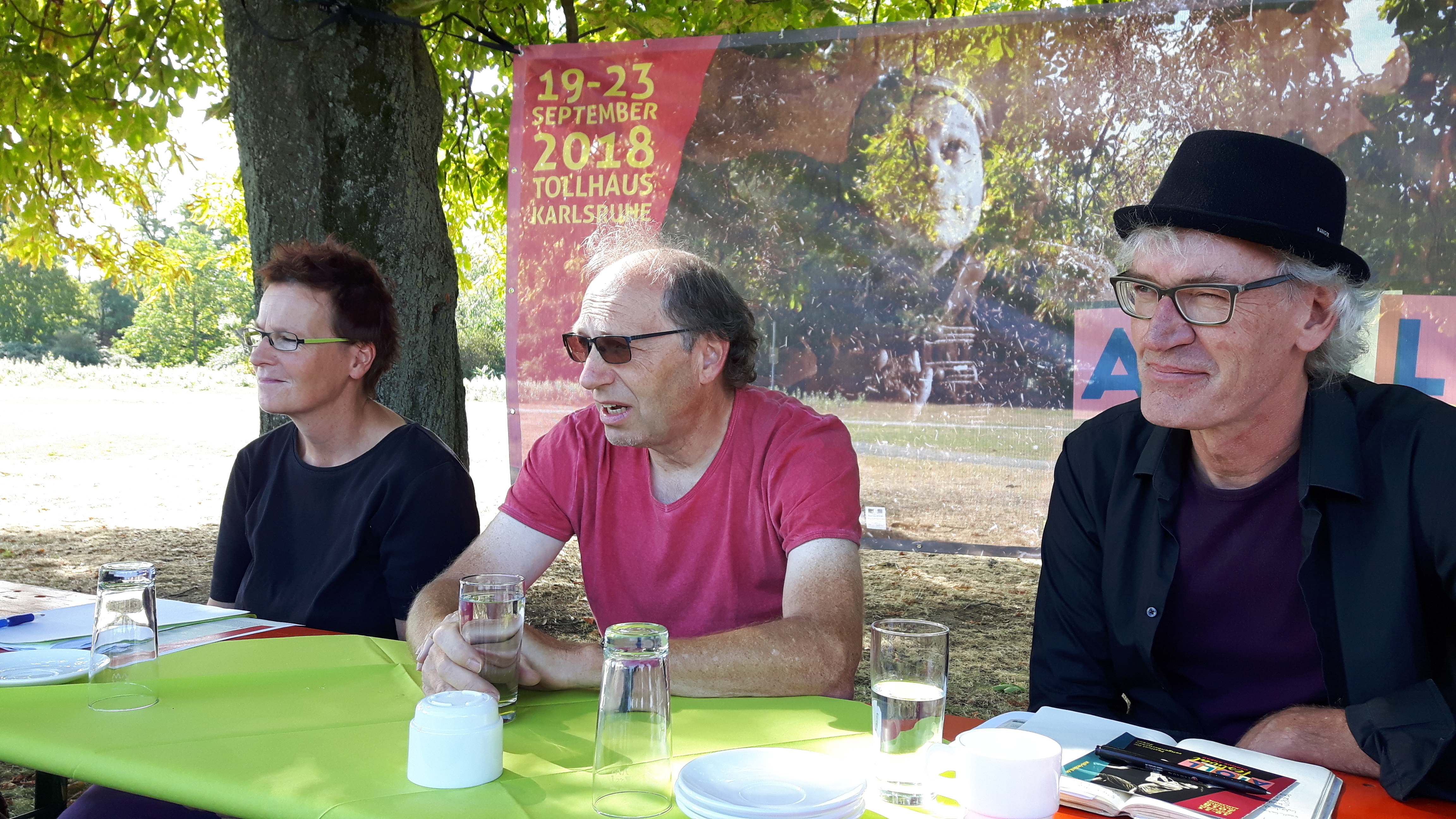 Britta Velhagen und Bernd Belschner vom Tollhaus-Vorstand, Produzent Stefan Schönfeld