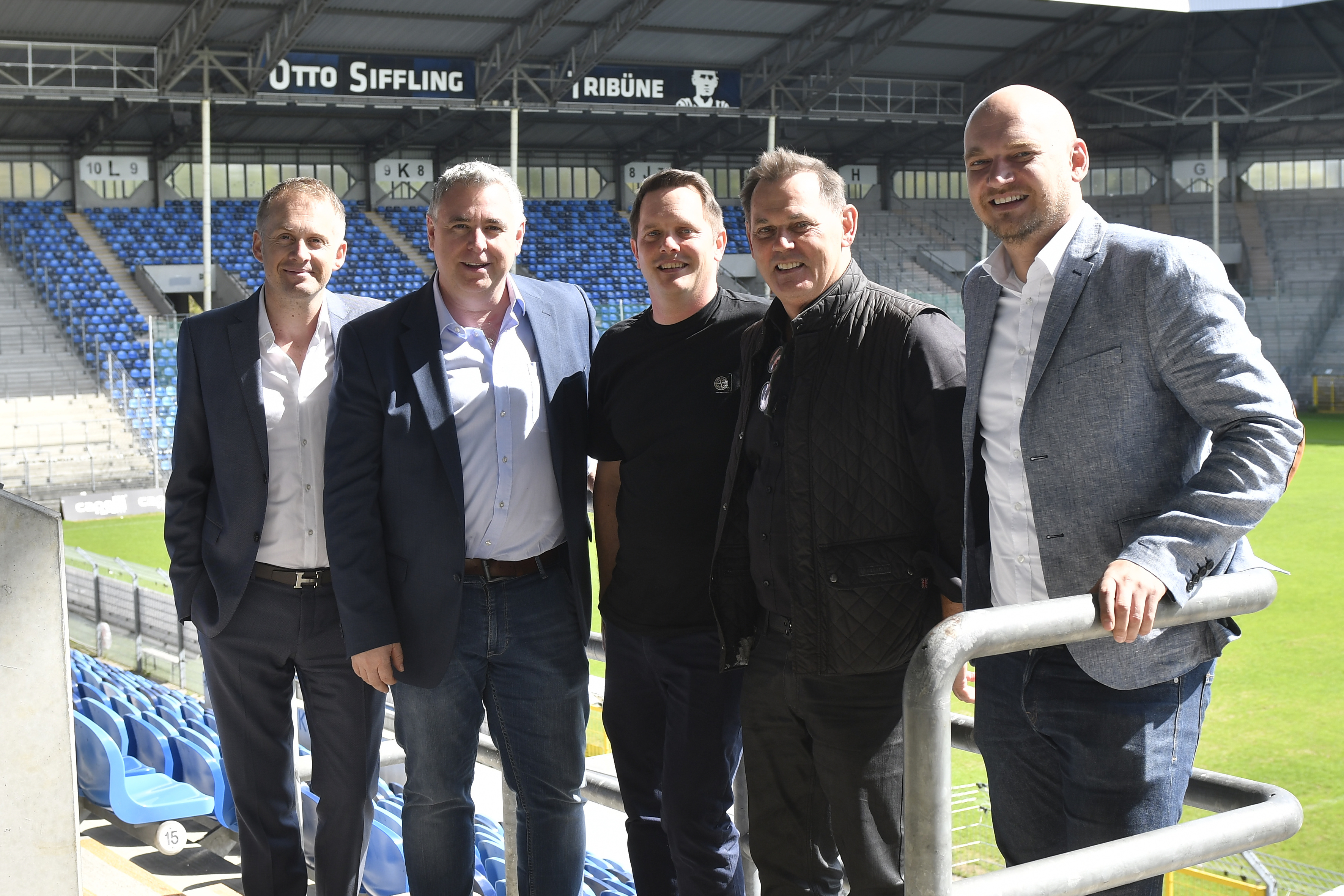 Alles wieder gut? Gemeinsam für den SV Waldhof (von links): Jens Hanreich, Thorsten Riehle, Christian Beetz, Bernd Beetz und SVW-Geschäftsführer Markus Kompp.