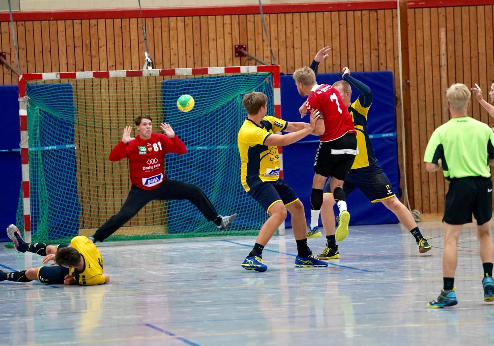 Zupacken in der Abwehr wollen die Junglöwen auch beim ersten Auswärtsspiel