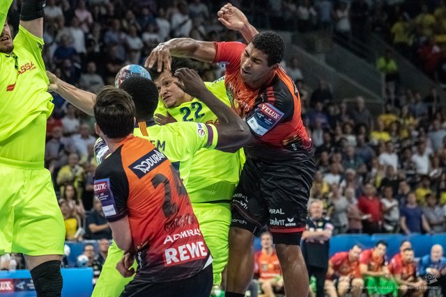 Rhein-Neckar Löwen siegen mit 35:34 gegen FC Barcelona | Foto: Paul Needham