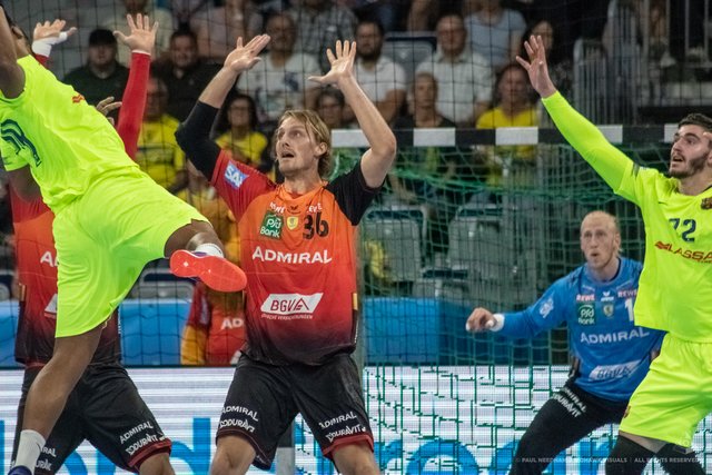 Rhein-Neckar Löwen siegen mit 35:34 gegen FC Barcelona | Foto: Paul Needham