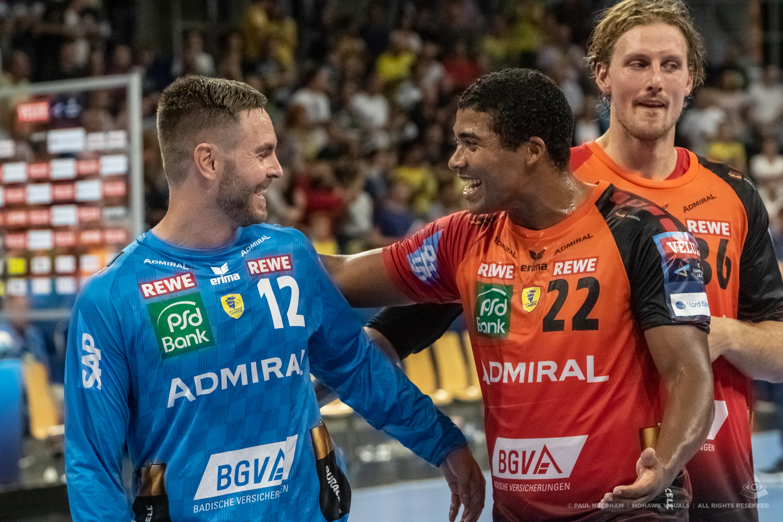 Rhein-Neckar Löwen siegen mit 35:34 gegen FC Barcelona - Matchwinner Andreas Palicka und Mads Mensah