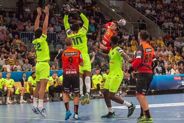 Rhein-Neckar Löwen siegen mit 35:34 gegen FC Barcelona | Foto: Paul Needham
