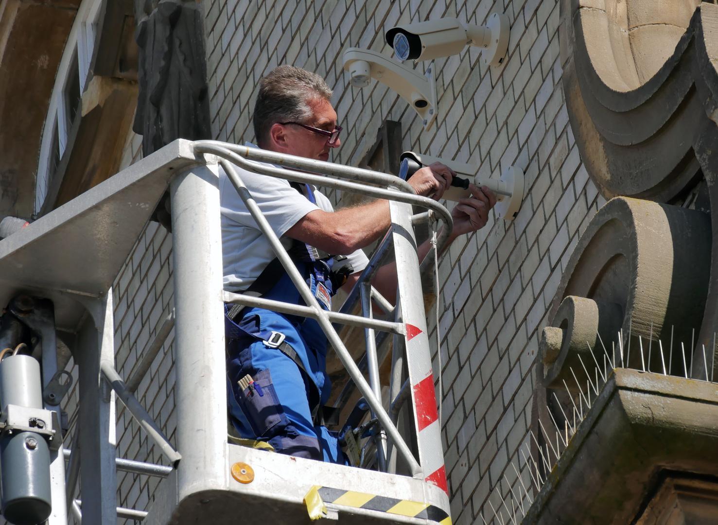 Die Installationsarbeiten haben am 11. September am Alten Messplatz begonnen.