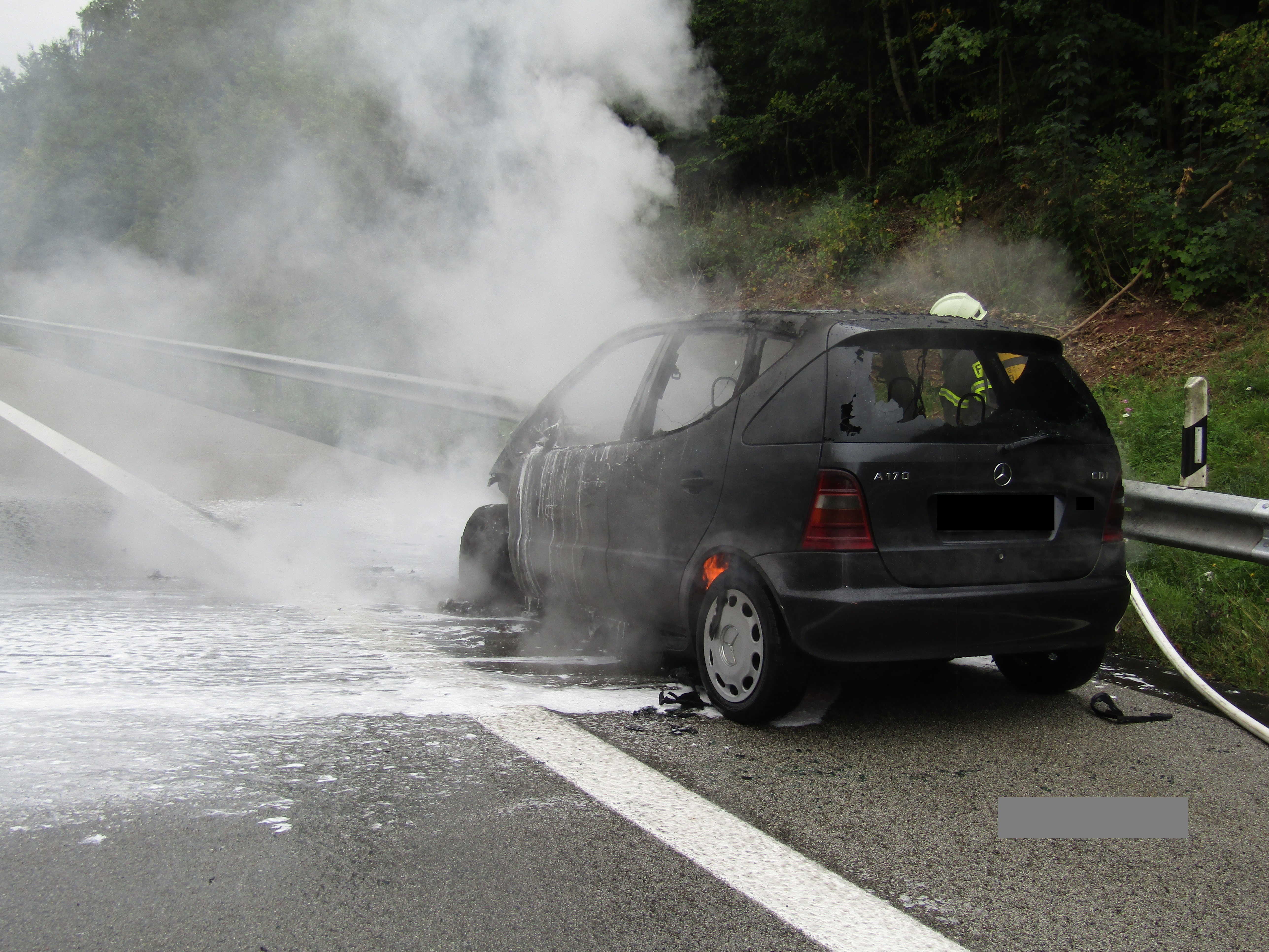 Brennender PKW (Foto: Polizei)