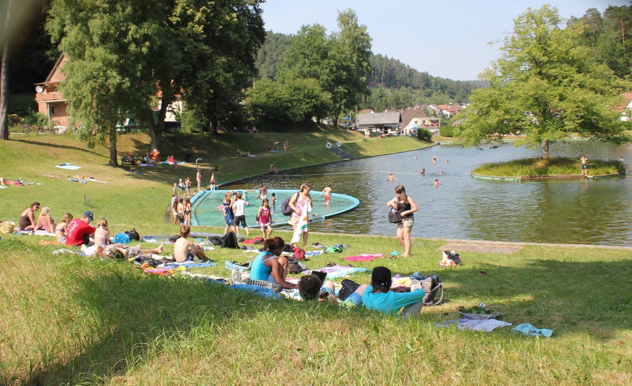 "De Weiher" lädt dieses Mal nicht nur die Menschen zum Schwimmen ein.
