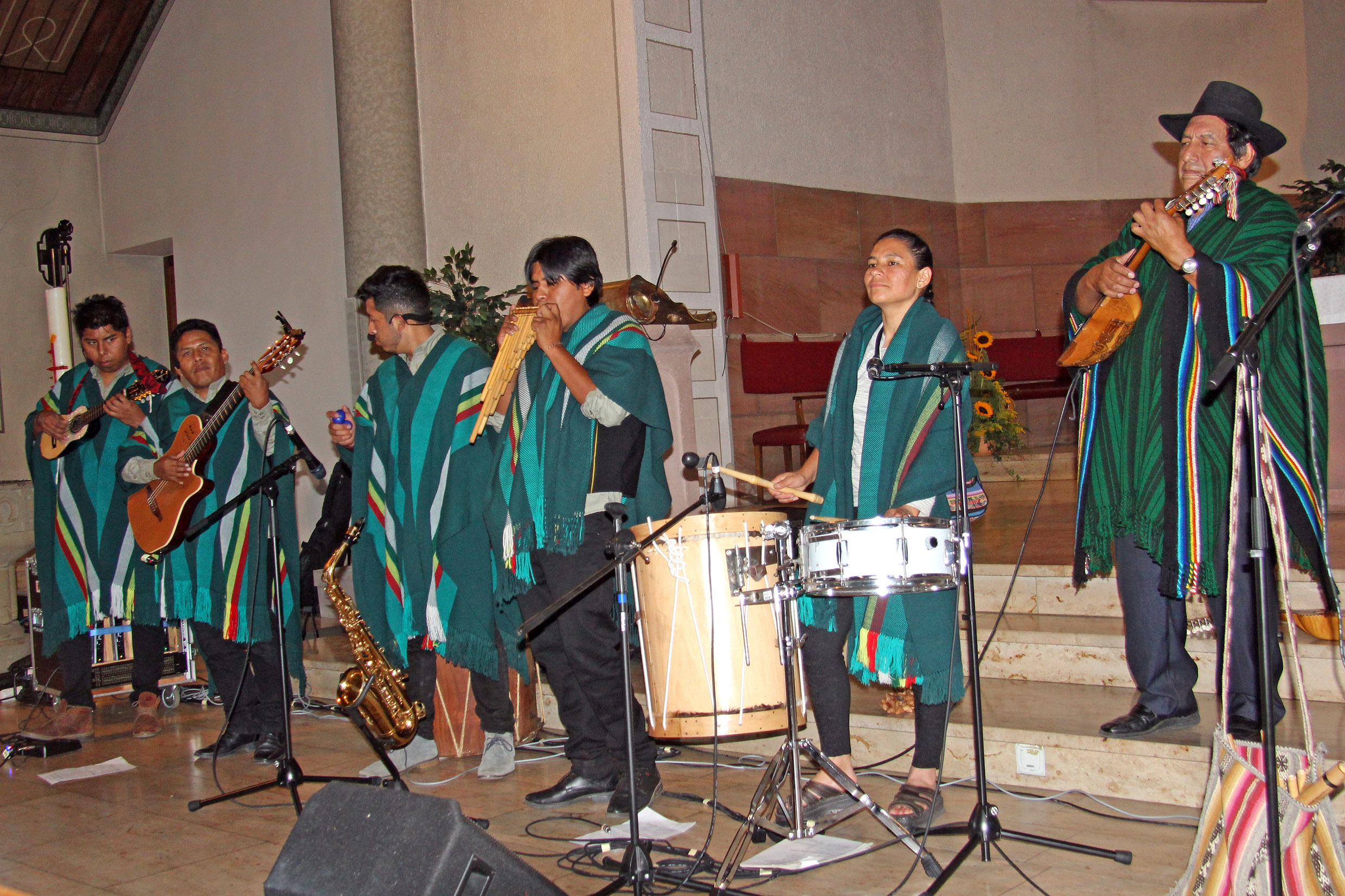 Weit mehr als nur eine indianische Folkloreband: „Sacambaya“ Foto: PS