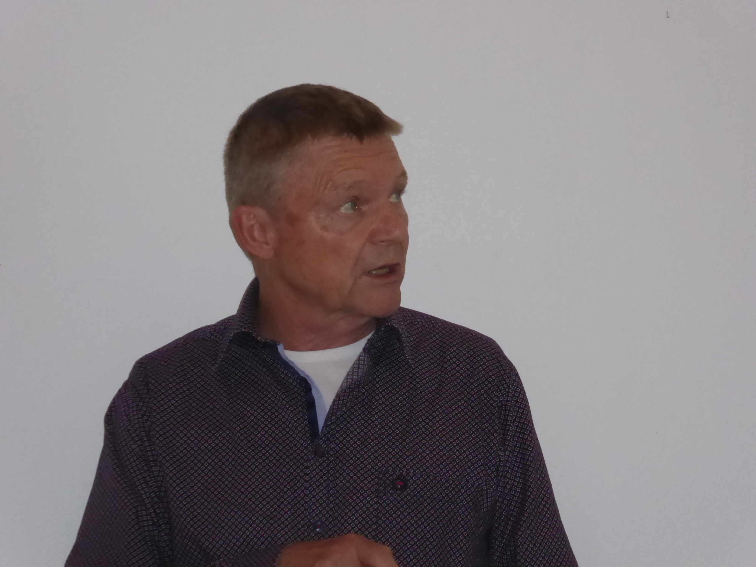 Jürgen Keddigkeit kommt zur Veranstaltung Rheinzabern.
