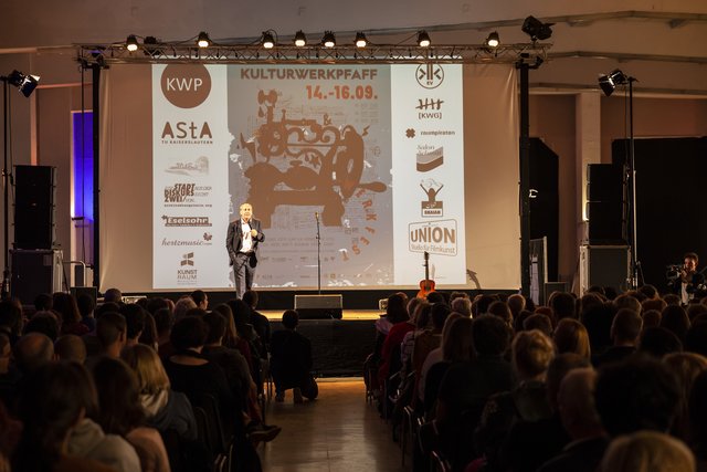 Kultur- und Wissenschaftsminister Konrad Wolf eröffnet das dreitägige Werkfest des neuen Vereins Kulturwerk Pfaff e.V. | Foto: Jens Vollmer