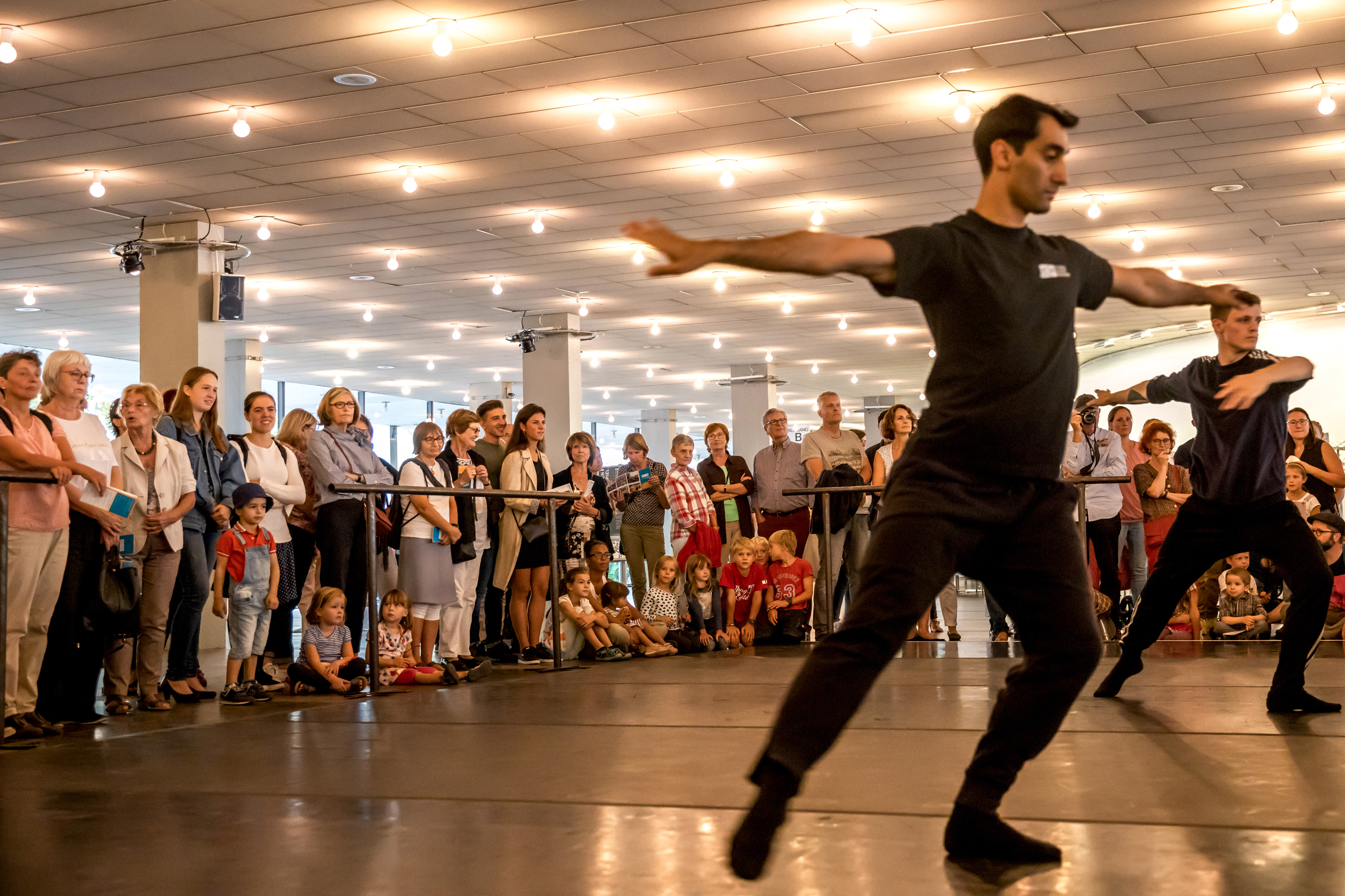 Das »Speed-Dancing« des Tanzensembles war einer der vielen Höhepunkte des Theaterfests.