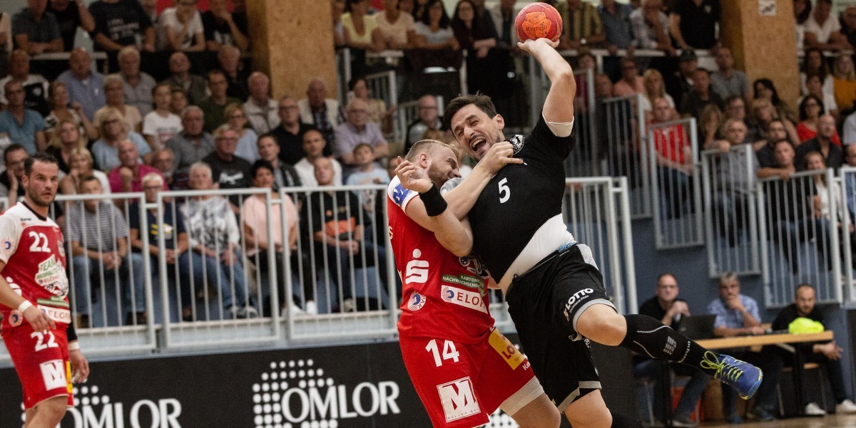 Theodoros Megalooikonomou mit links zum 11:11.