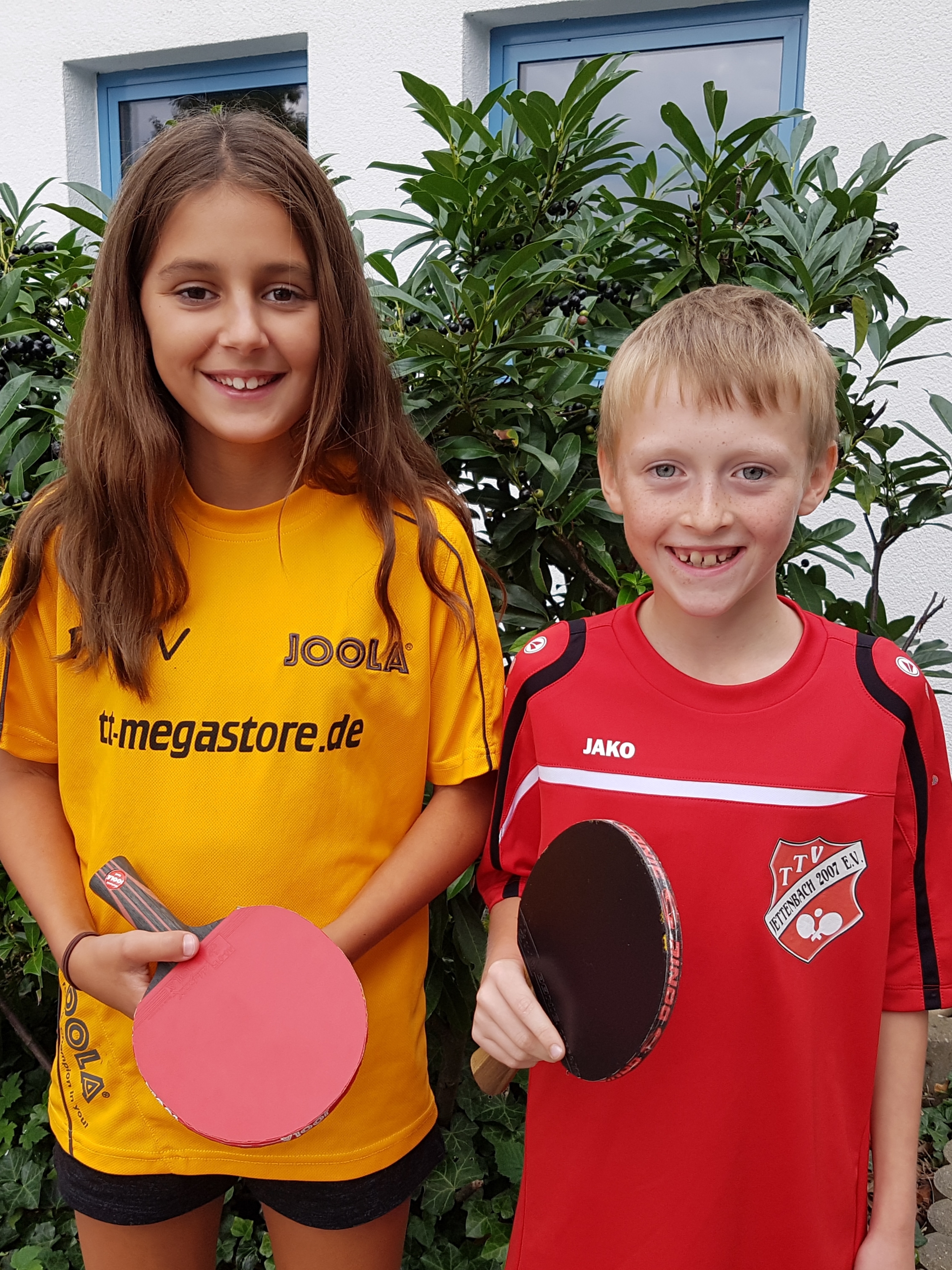 Tara Weigel und Malte Schultz gehören zu den besten Tischtennisspielern ihrer Altersklasse in der Pfalz. Beide trainieren beim TTV Jettenbach für ihren Sport. Foto: TTV/frei