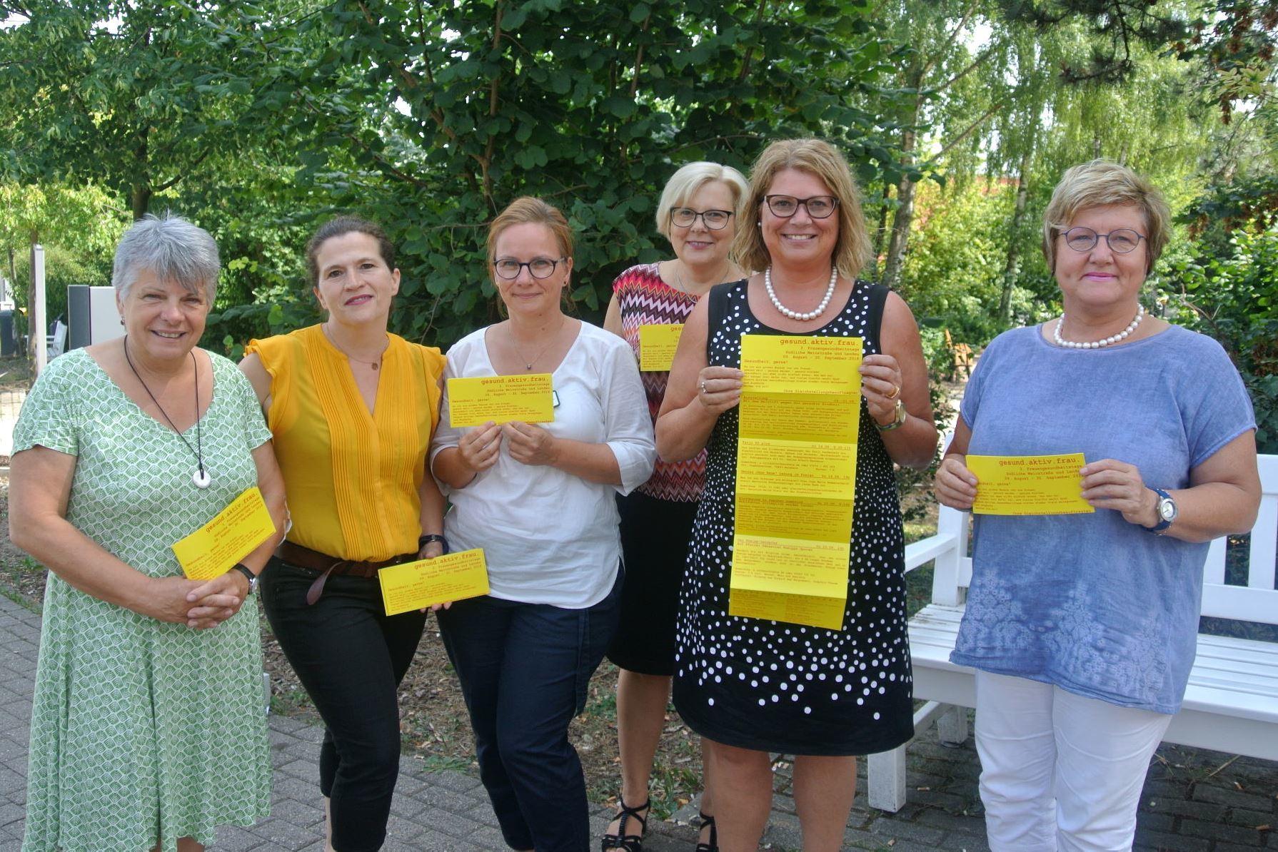 Die Gleichstellungsbeauftragten aus der Region Landau/SÜW mit dem Programm der Frauengesundheitstage 2018.