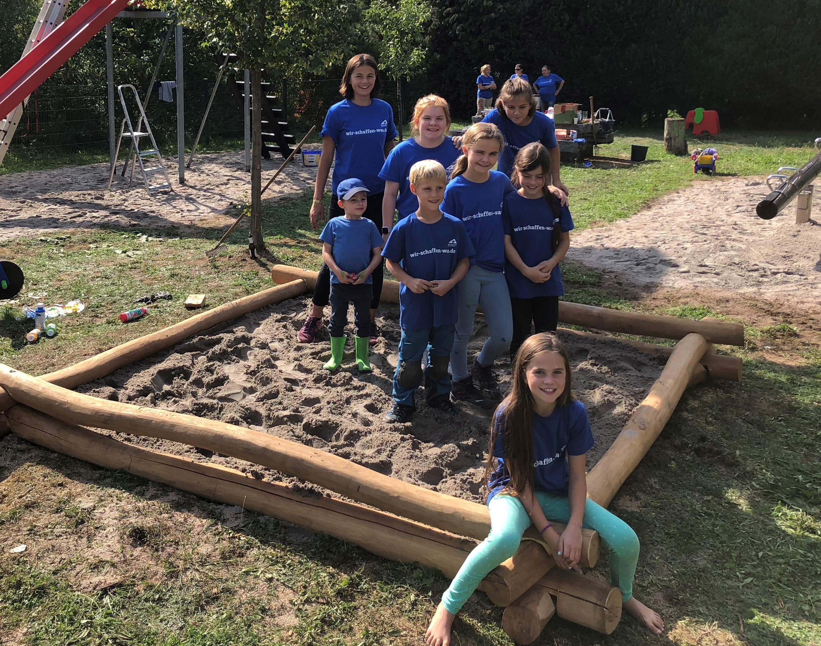 Freude nach getaner Arbeit auf dem Spielplatz am Wingertsberg.