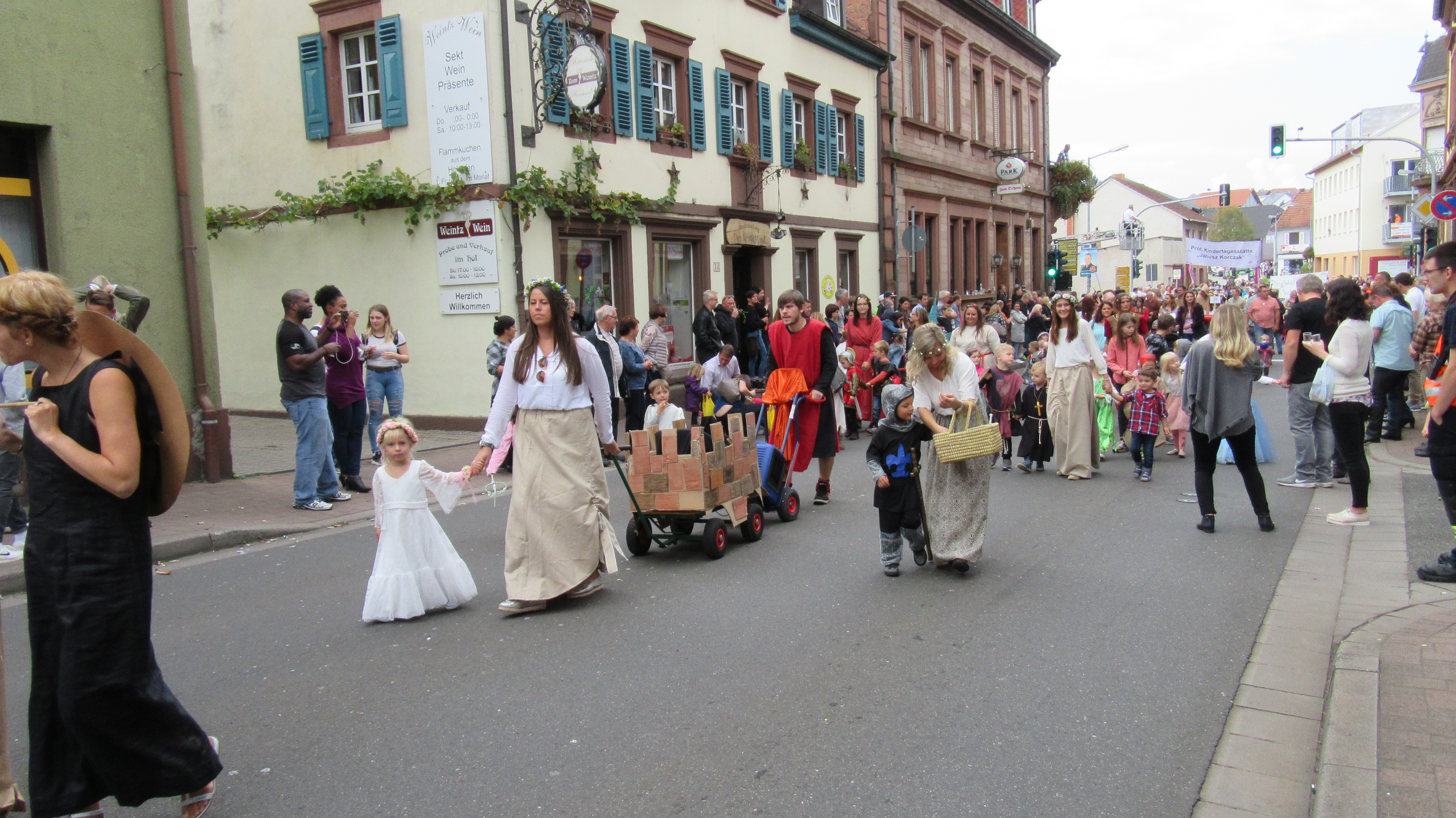 Kerweumzug in Weilerbach Foto: ps