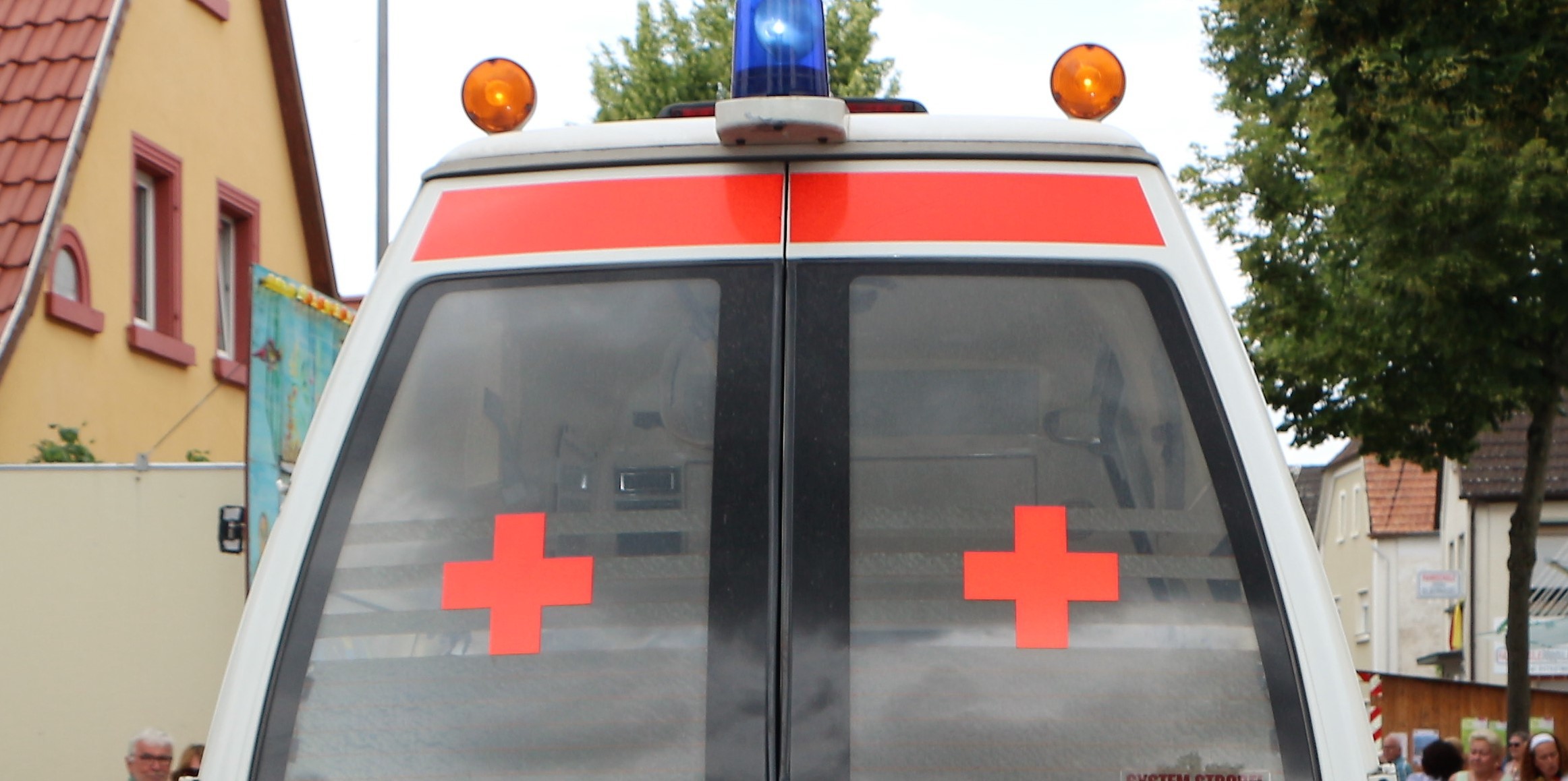 Glück im Unglück hatte eine Fußgängerin in Lingenfeld: Sie wurde nur leicht verletzt.