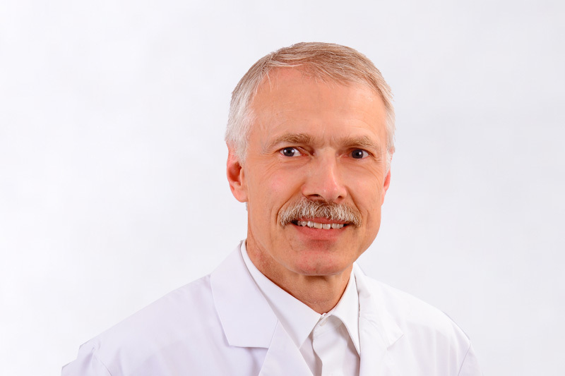 Dr. Werner Hauck und seine Kollegen der orthopädischen Abteilung informieren in ihren Vorträgen über künstliche Hüft-, Knie- und Schultergelenke FOTO: NARDINI KLINIKUM