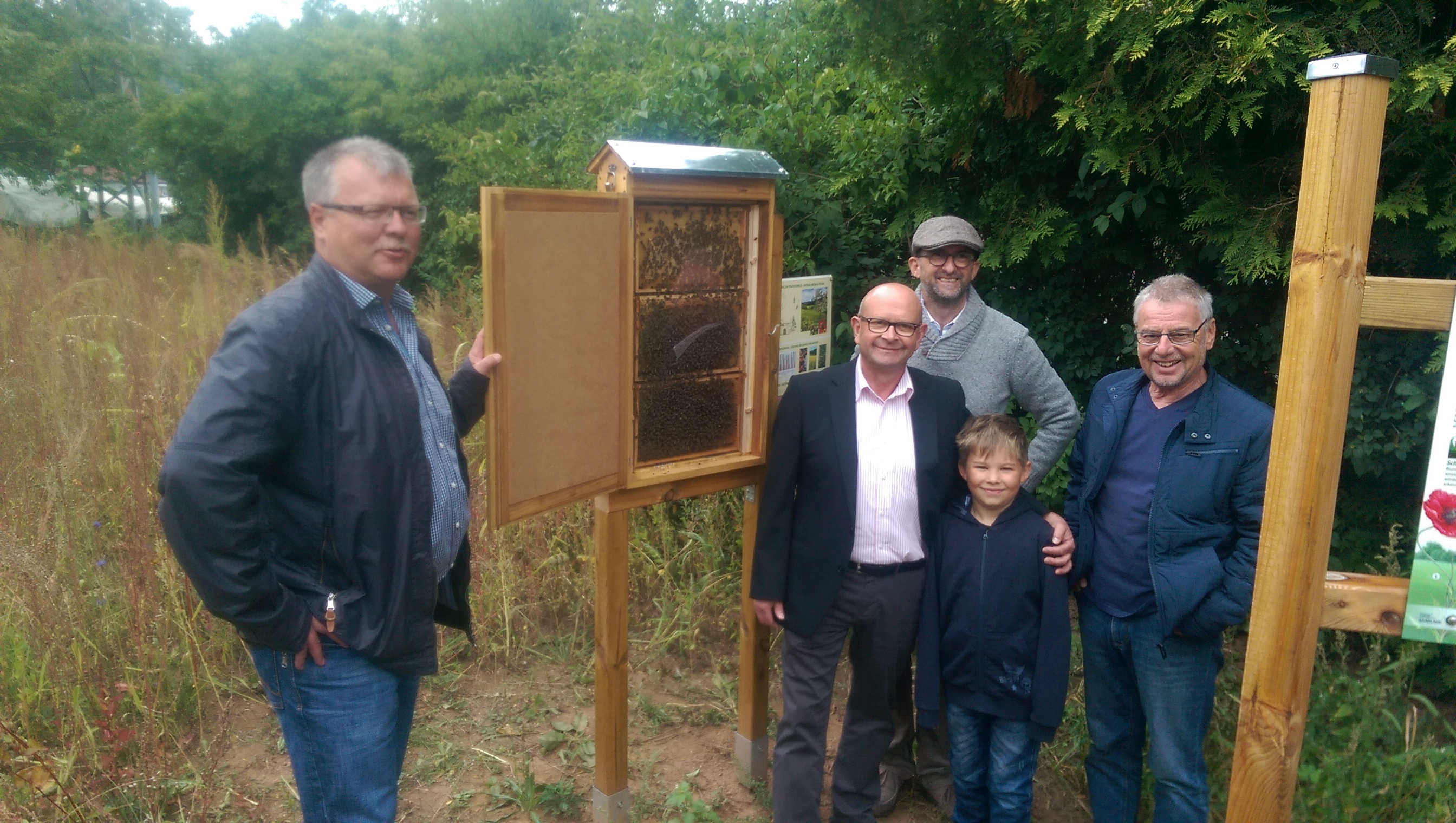 Bürgermeister Karl-Josef Scheer, Ortsvorsteher Roland Becker und Minister Reinhold Jost (v.l.)