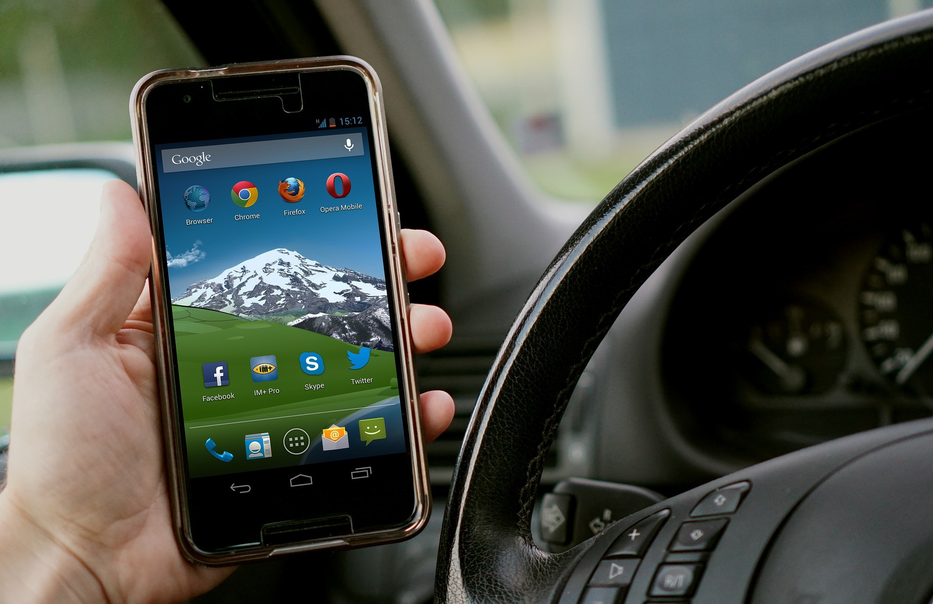 Vor allem LKW-Fahrer wurden am Steuer mit Handy erwischt.