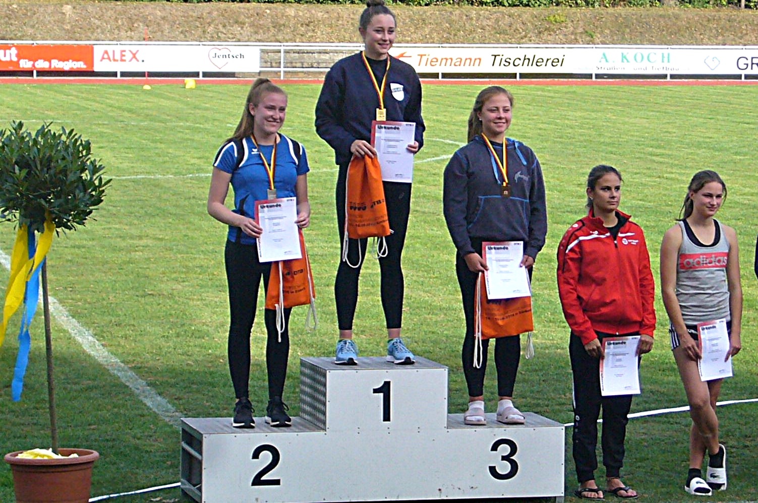 Elena Löchner strahlende Vizemeisterin